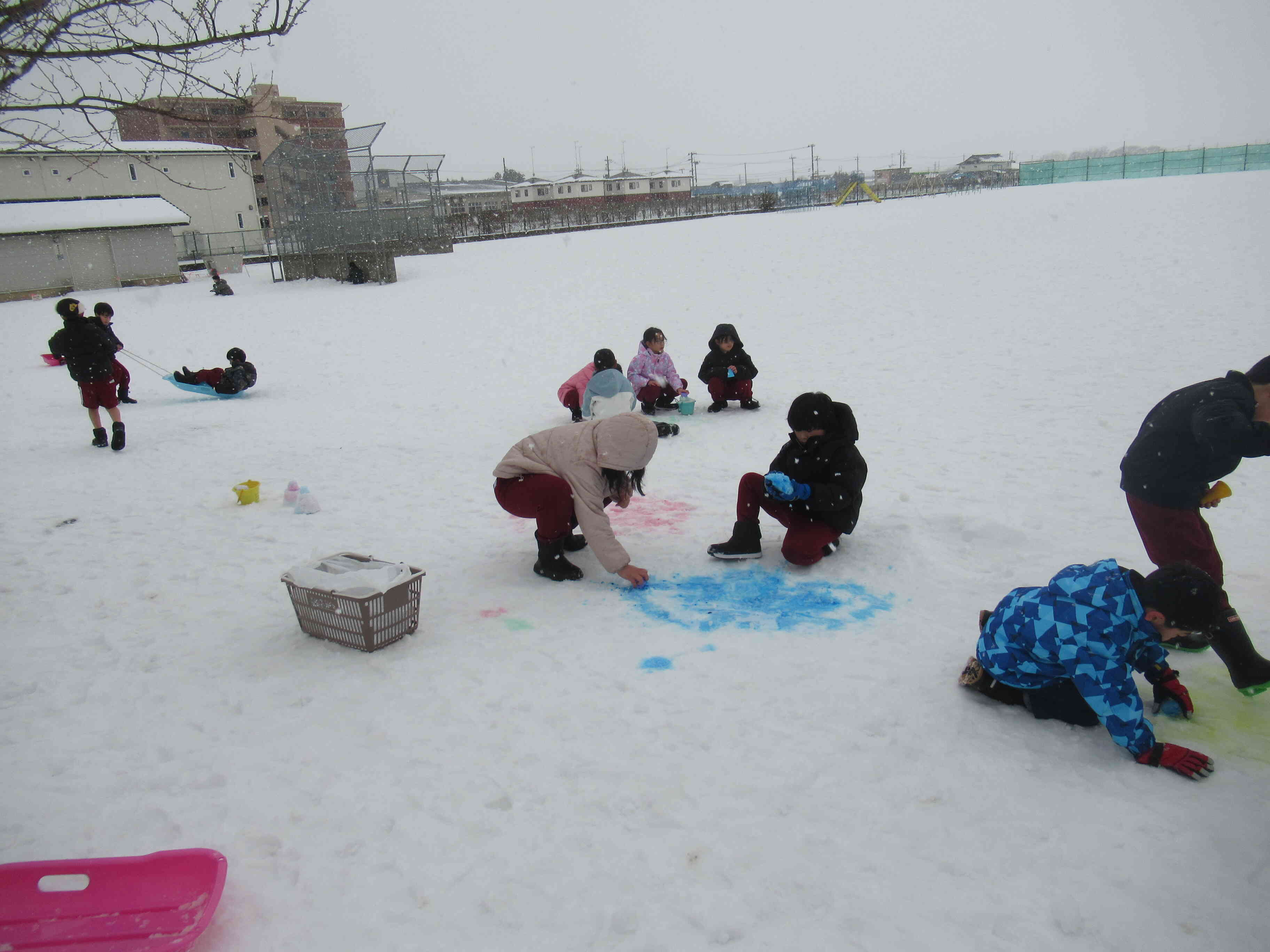 みんなで雪遊び