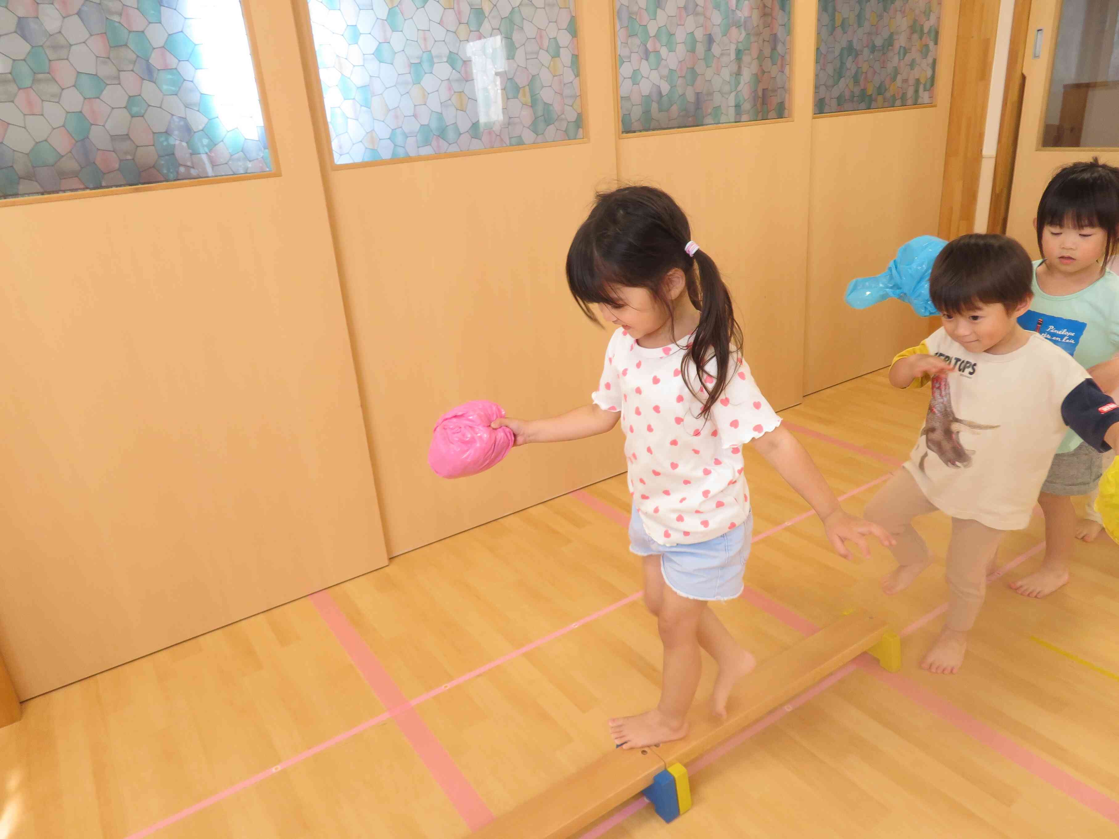 「忍法・綱渡りの術」落ちないように気を付けてね