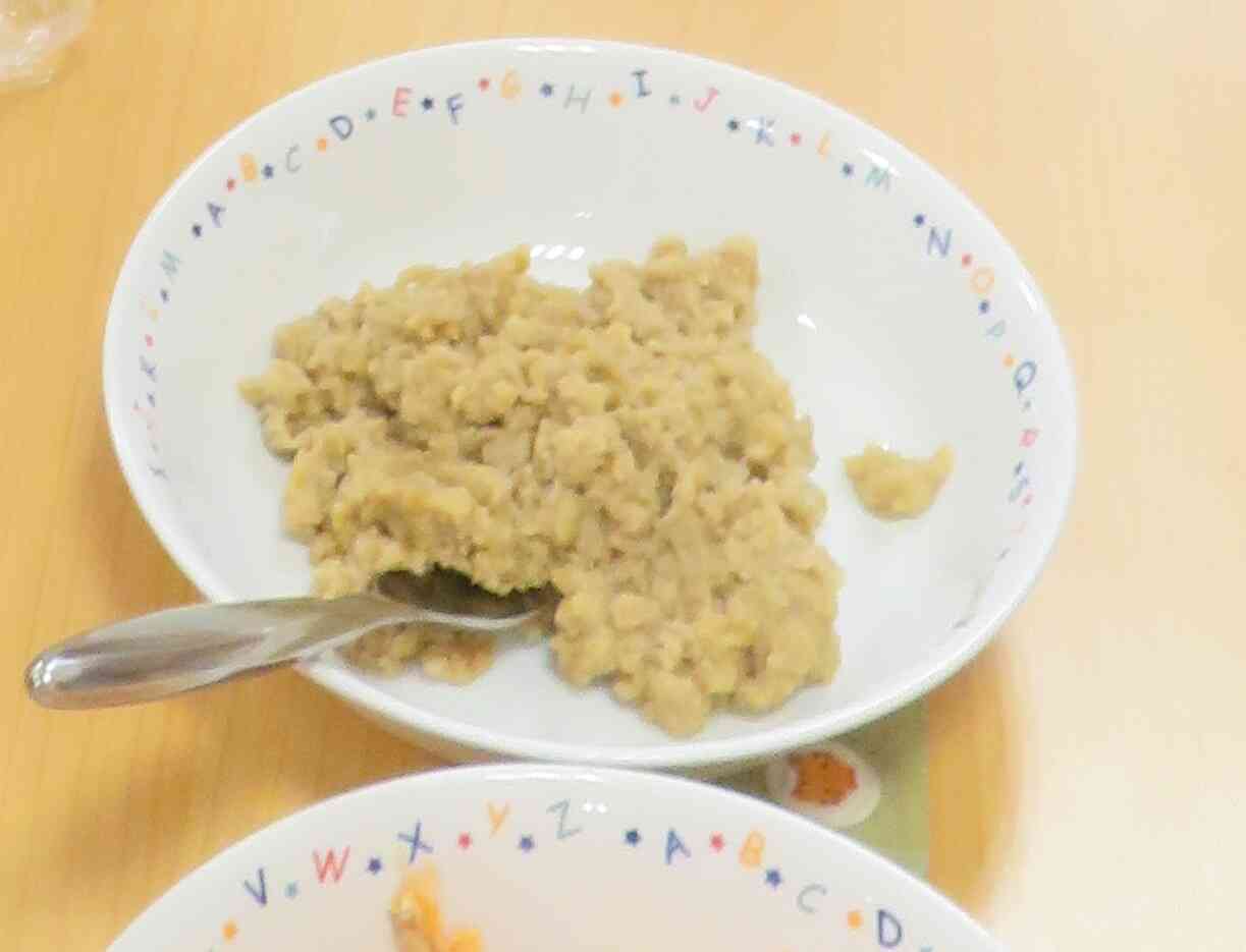 具材は「鮭」「塩こんぶ」「のり」のほか、郷土料理の「豚みそ」も使いました