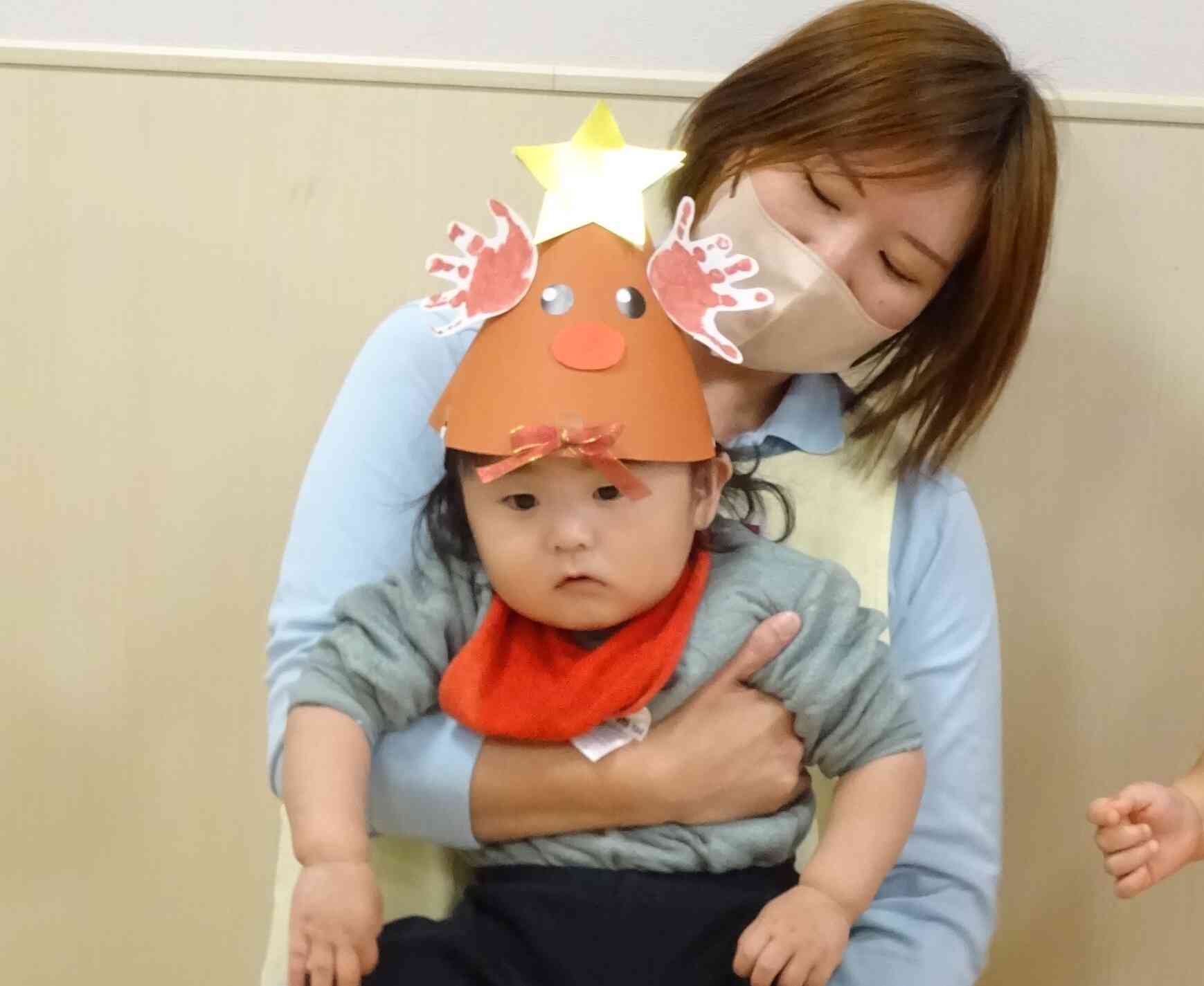 ひよこ組のお友だちは先生と一緒に帽子を披露してくれました☆