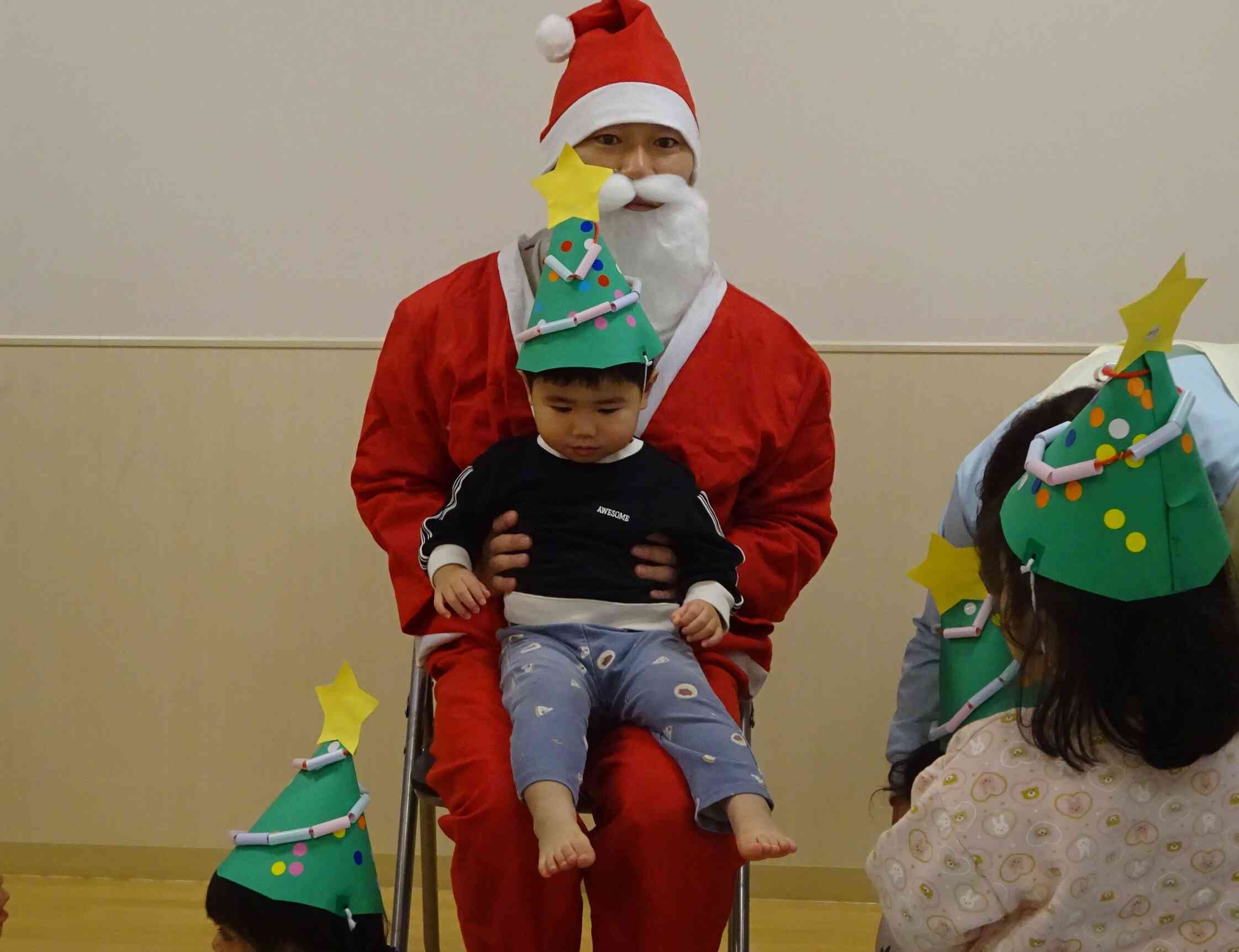 記念写真はサンタさんのおひざで(*´ω`*)