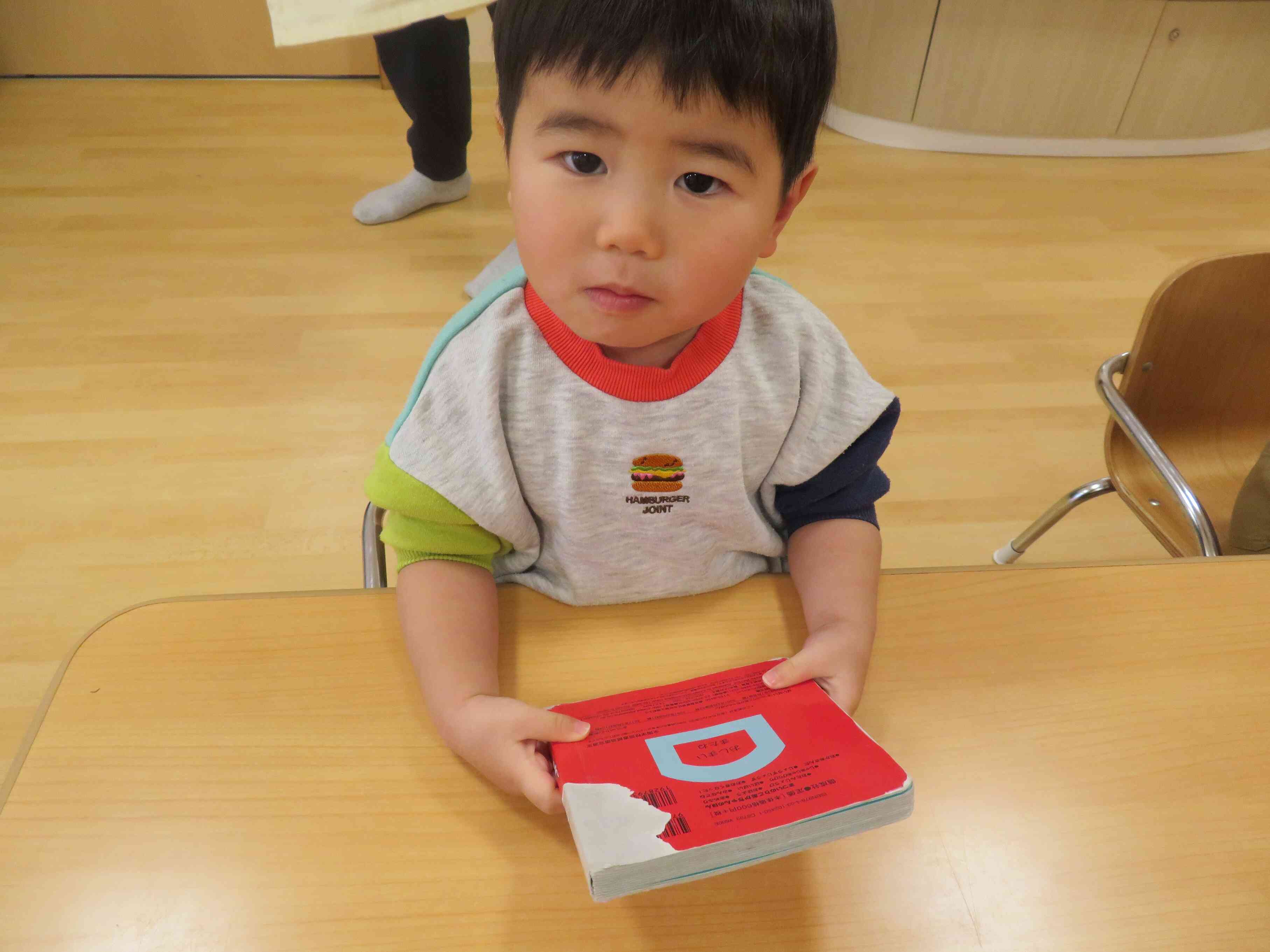 ゆったり絵本の時間です～あひる組～