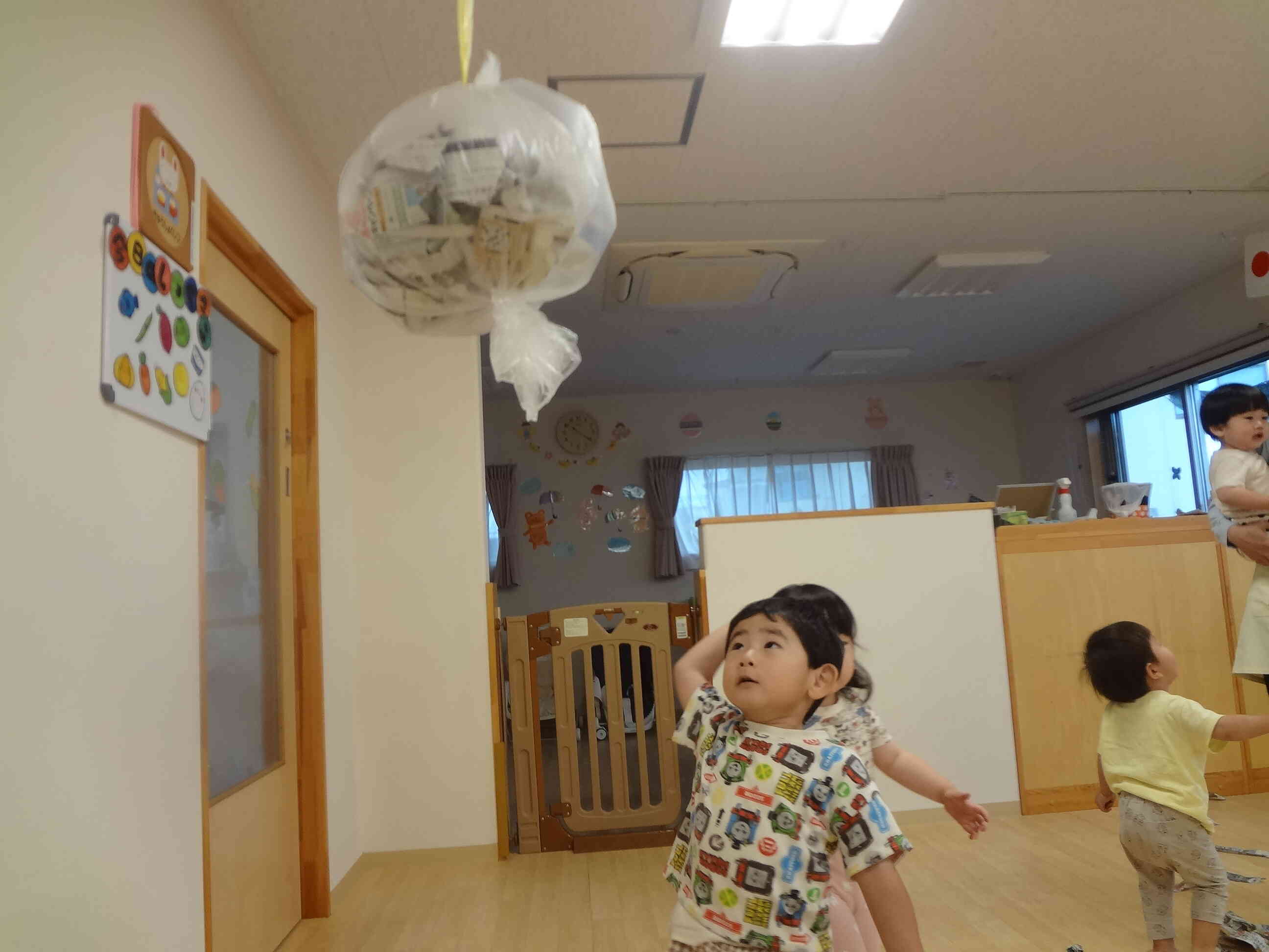 新聞紙遊び