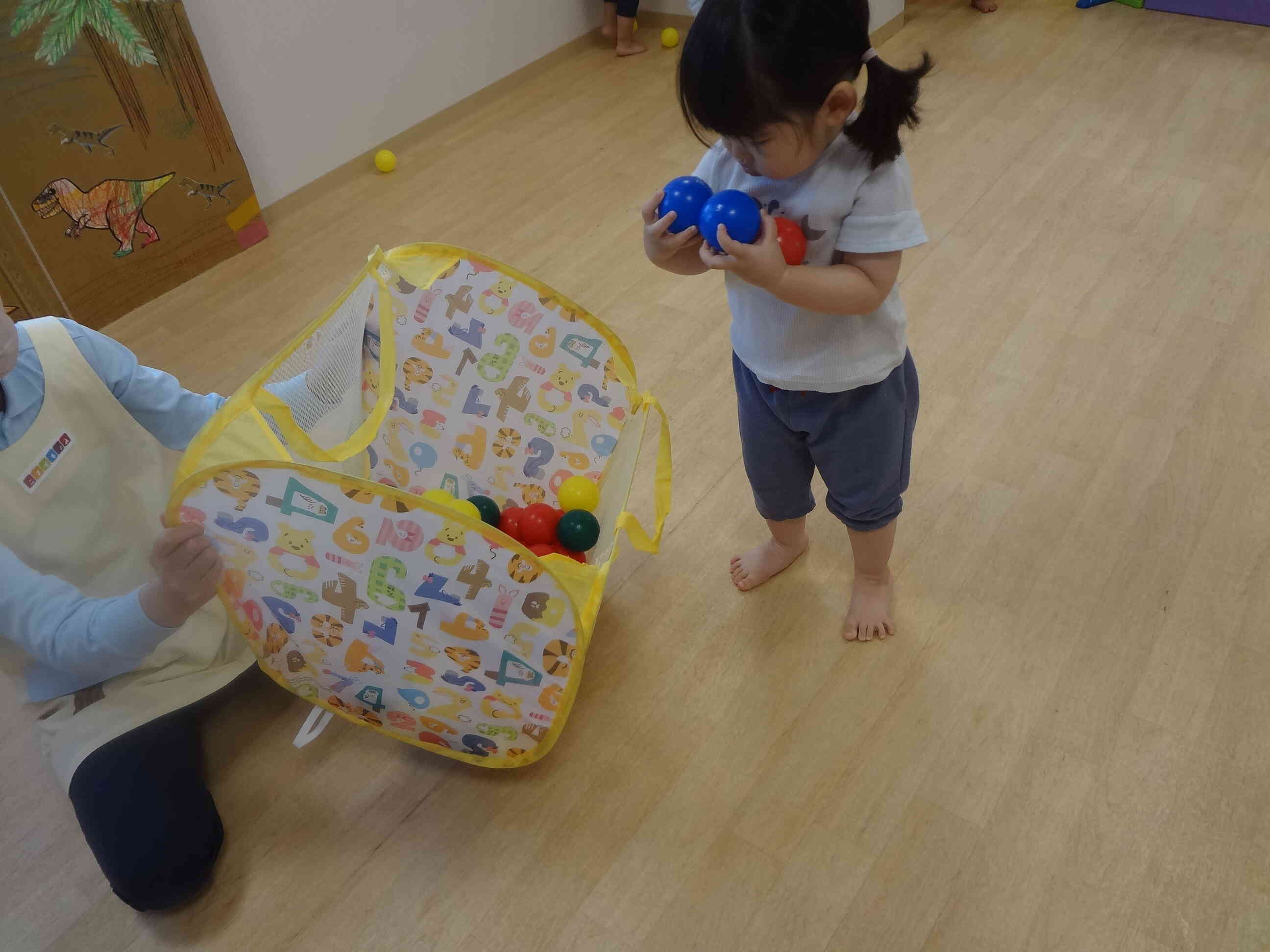 ボール遊び