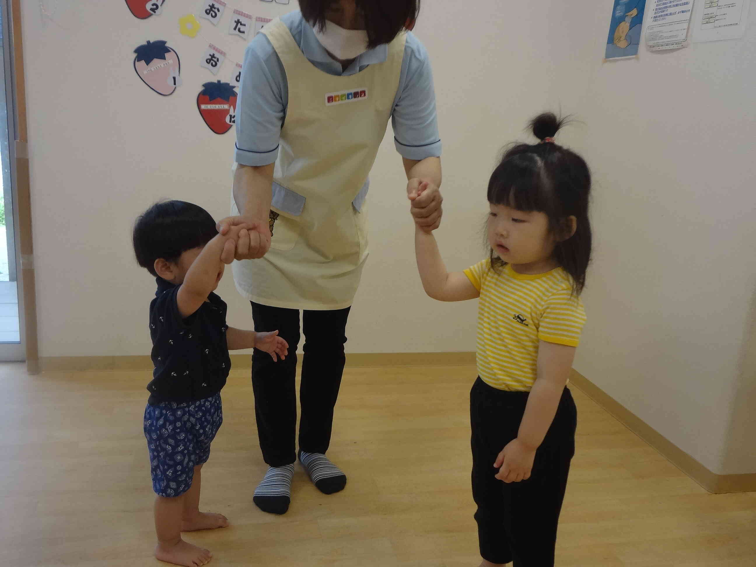 先生やお友達と一緒に握手もしました☆