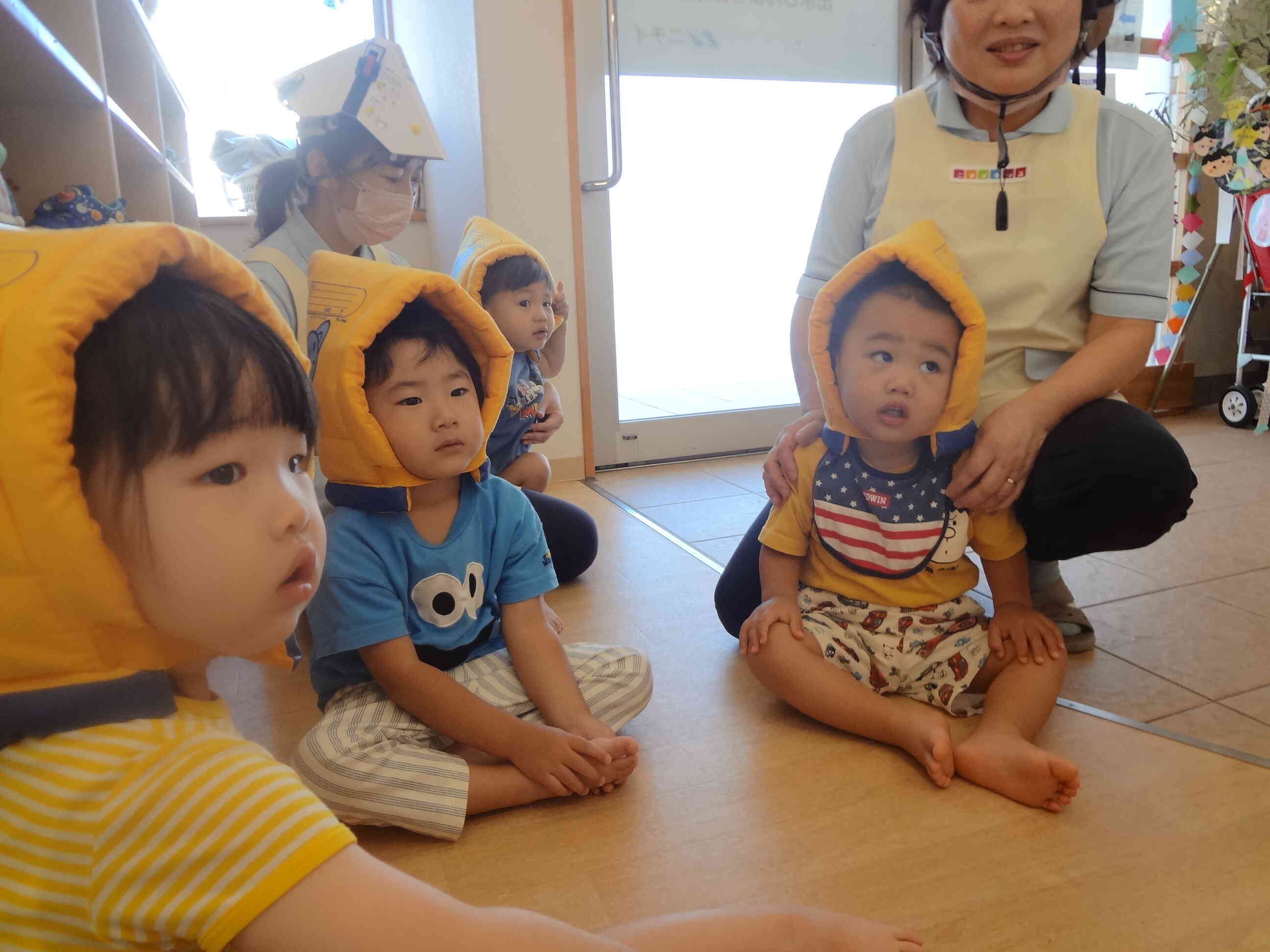 防災頭巾も被って避難します！