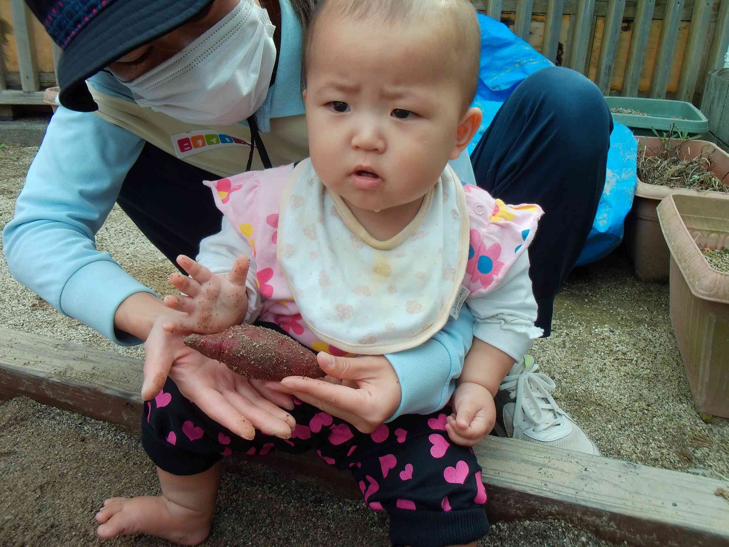 初めての砂の感触も味わいました‼