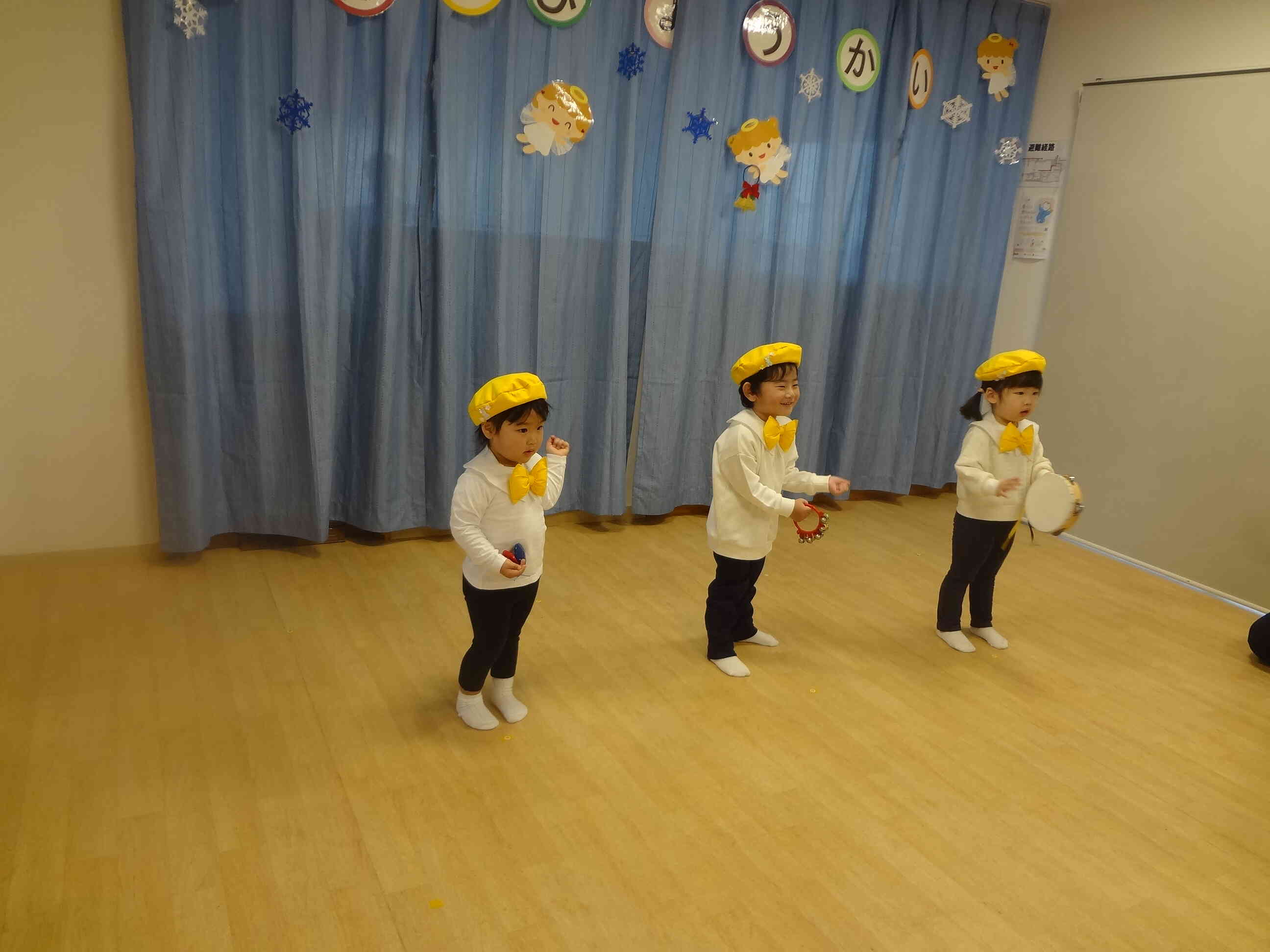 うさぎ組　合唱・合奏「みなみの島のハメハメハ大王」他