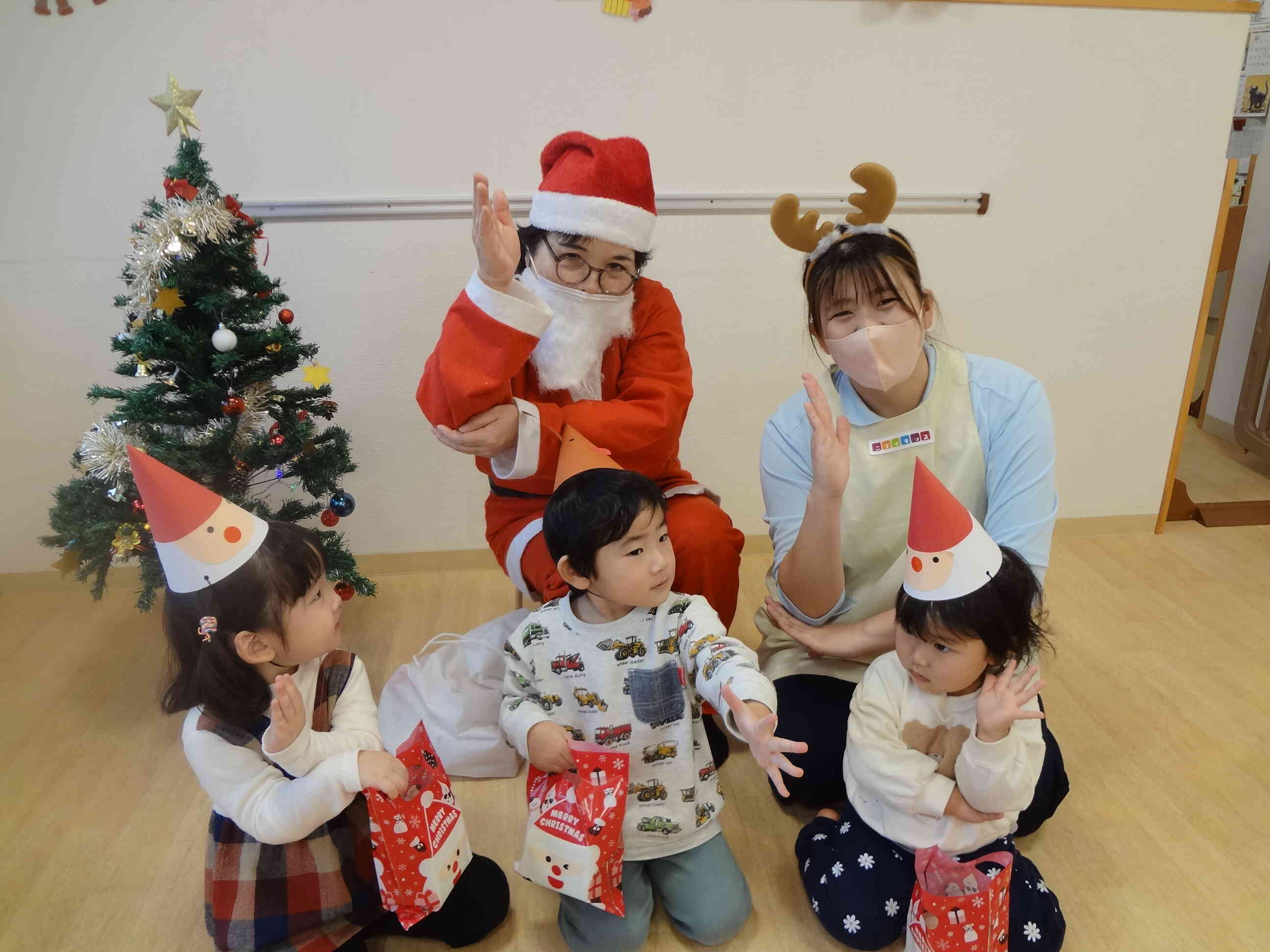 うさぎ組さんはみんなで「シュワッチ！」