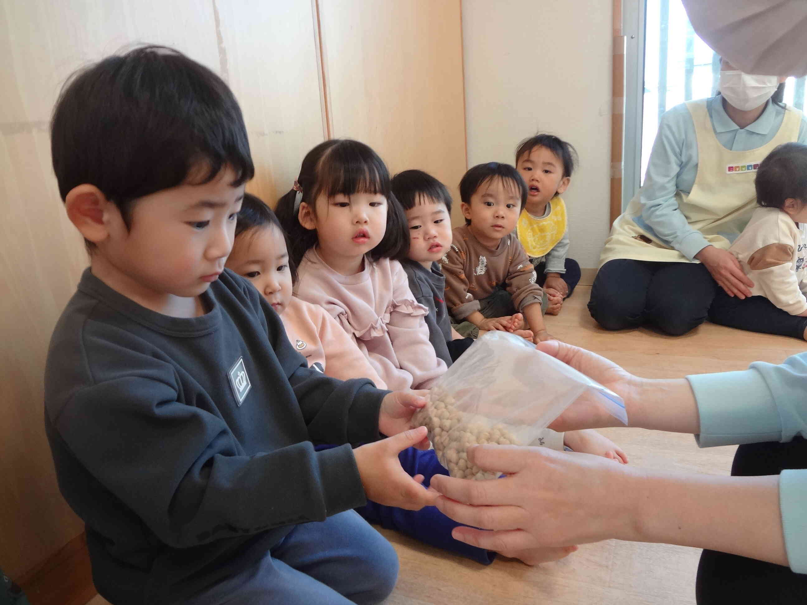 豆にも触れてみました★