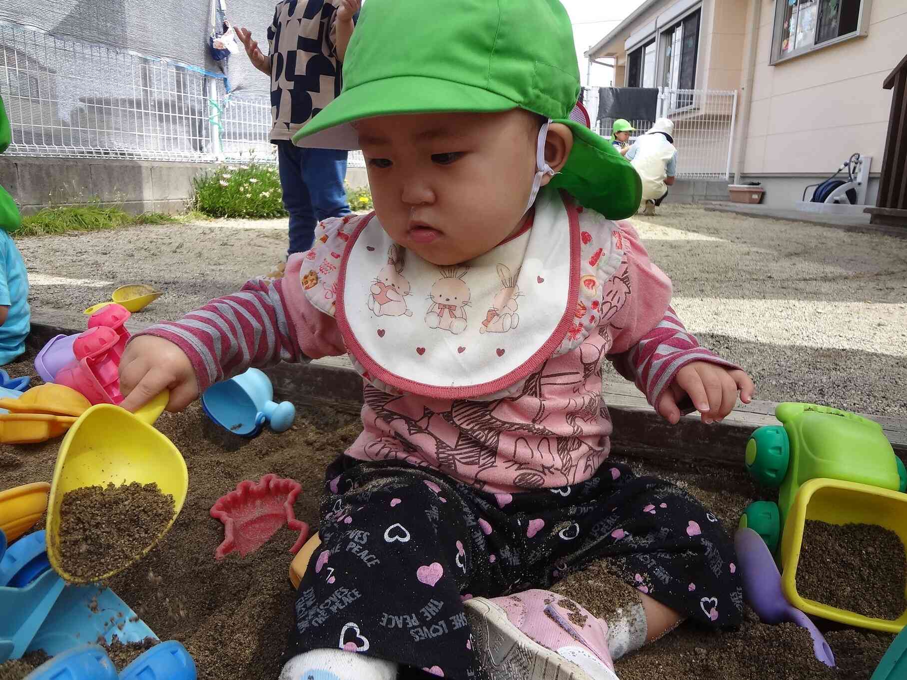 砂遊び大好き♡