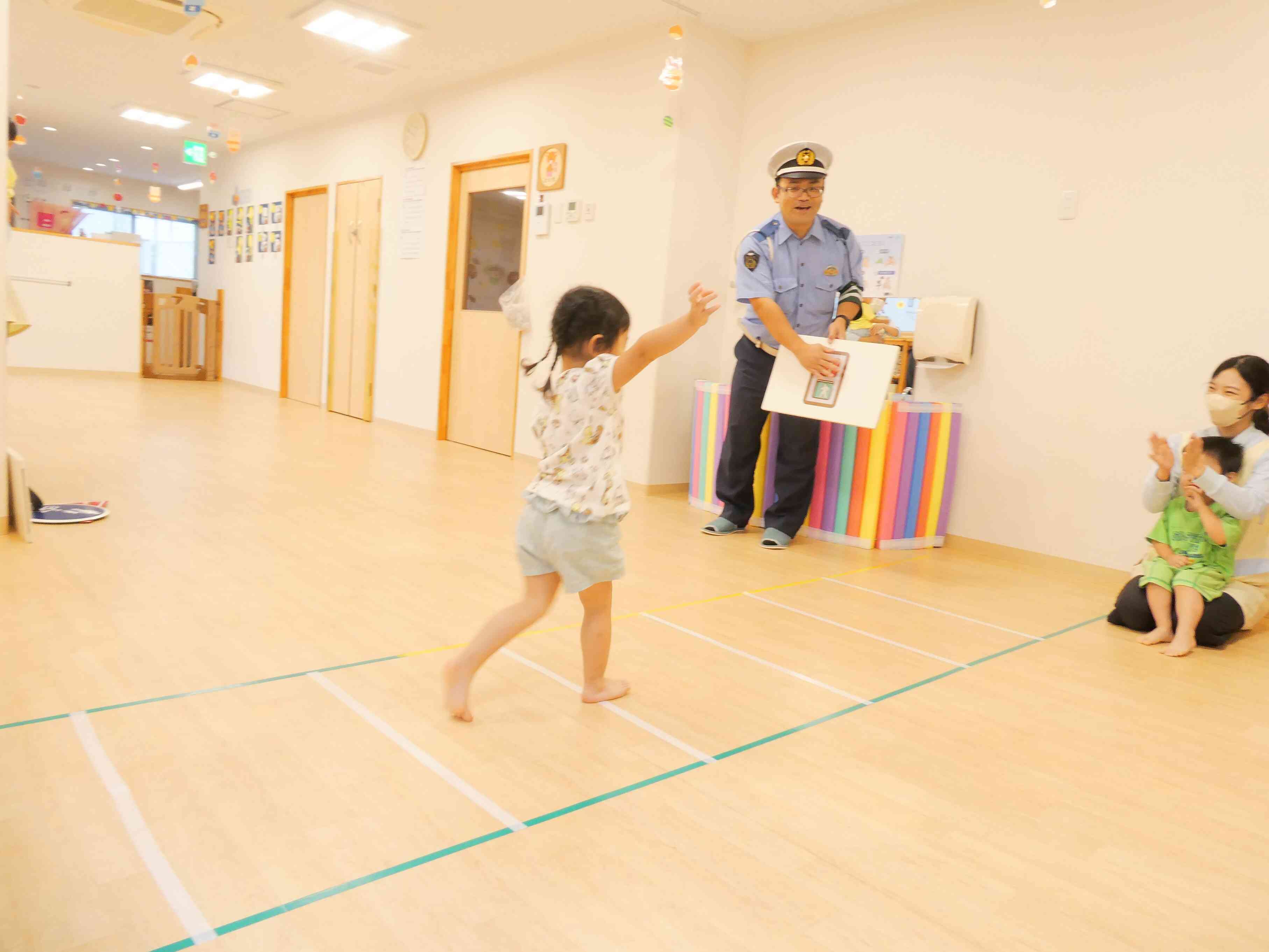 道路を渡る練習をしたよ☆