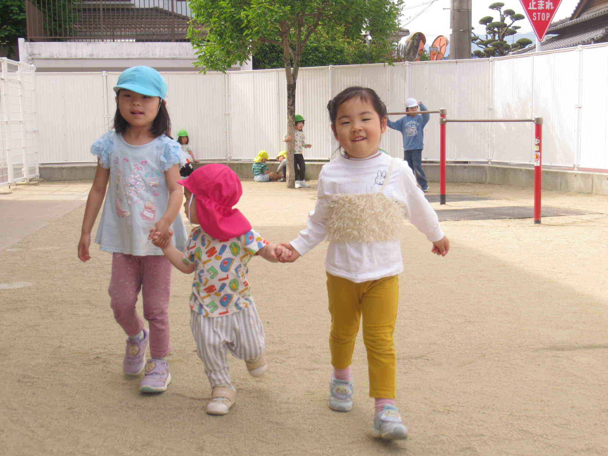 小さいクラスのお友だちのお世話もちゃんとしてくれます。