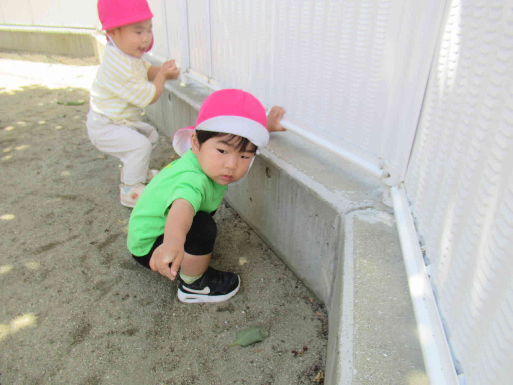 車が来たことを指差して教えてくれました。