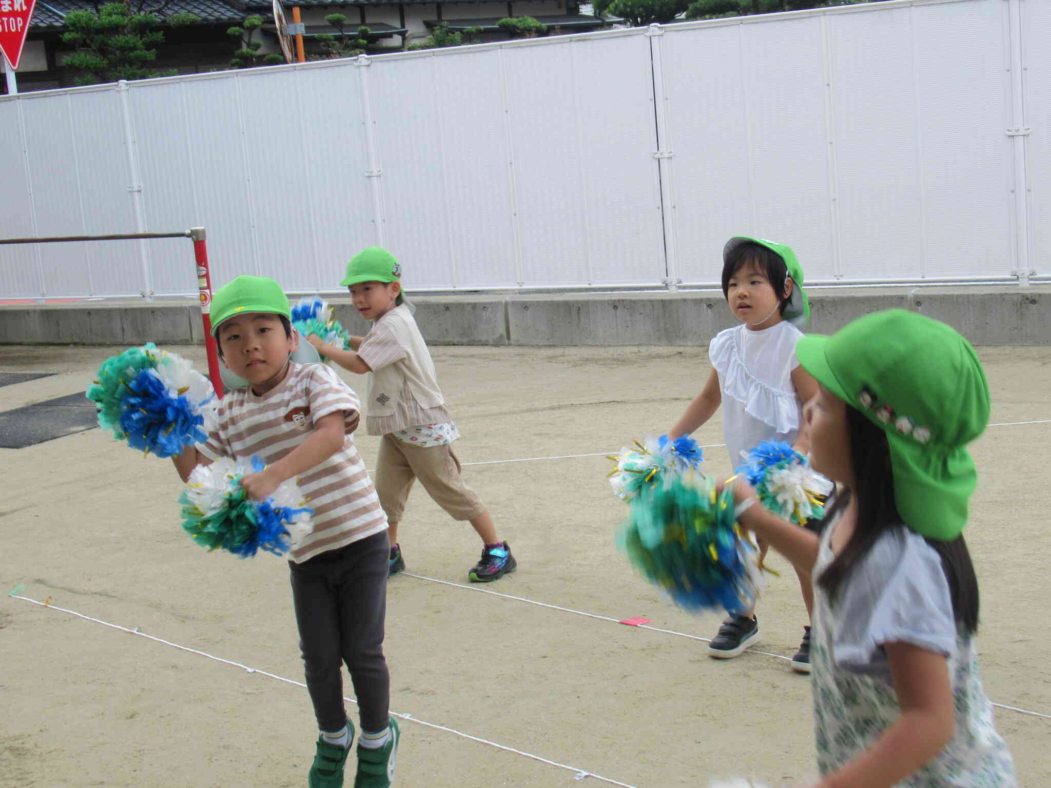 移動する場所もみんなで教え合って仲良しです