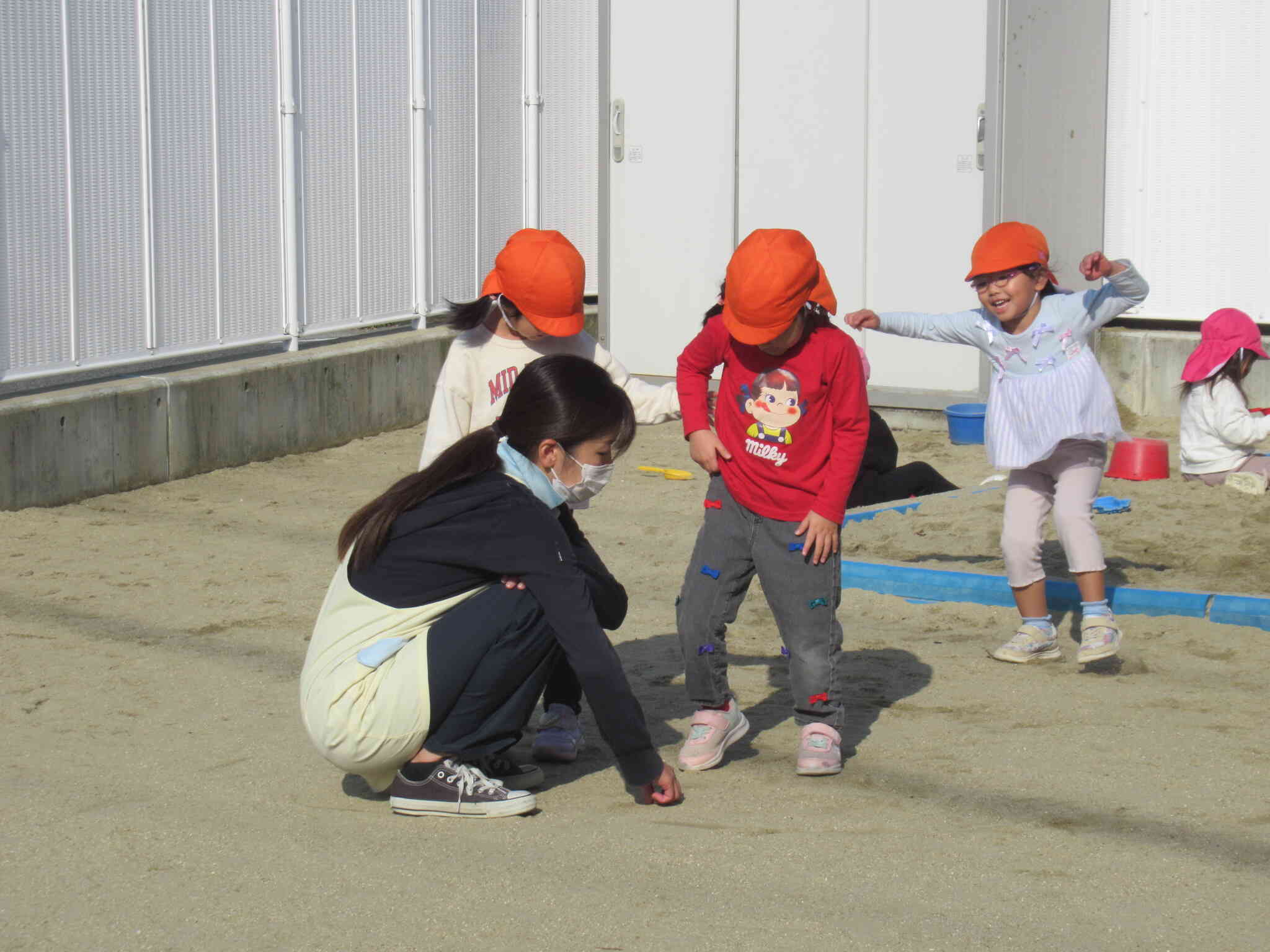 先生と一緒にお絵かきしようよ