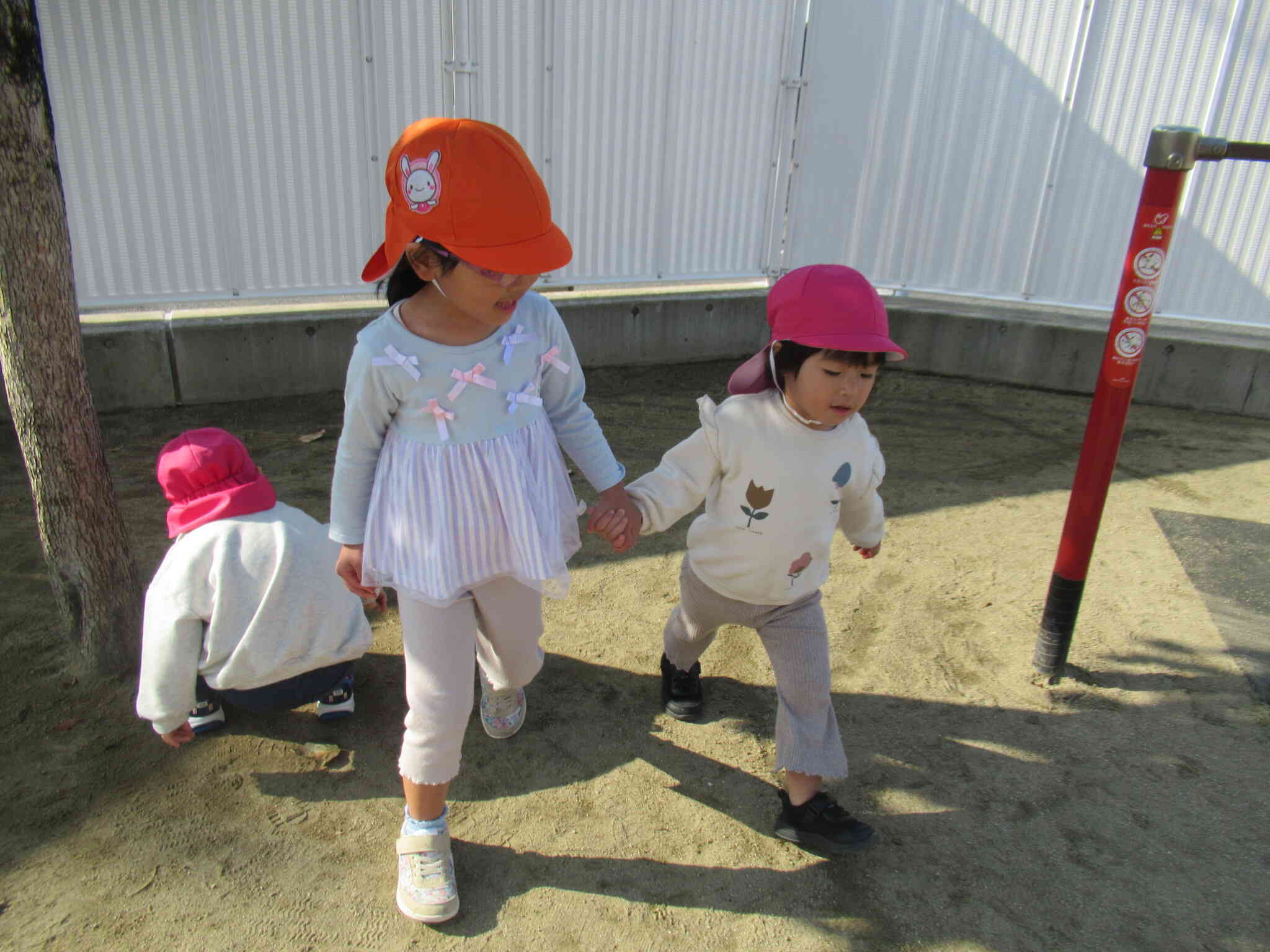 小さいクラスのお友だちのお世話も上手です