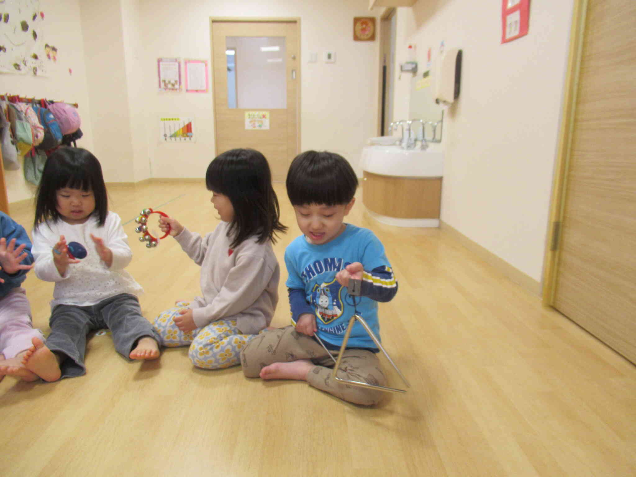 「シャンシャン！チリ～ン！」楽しいよ