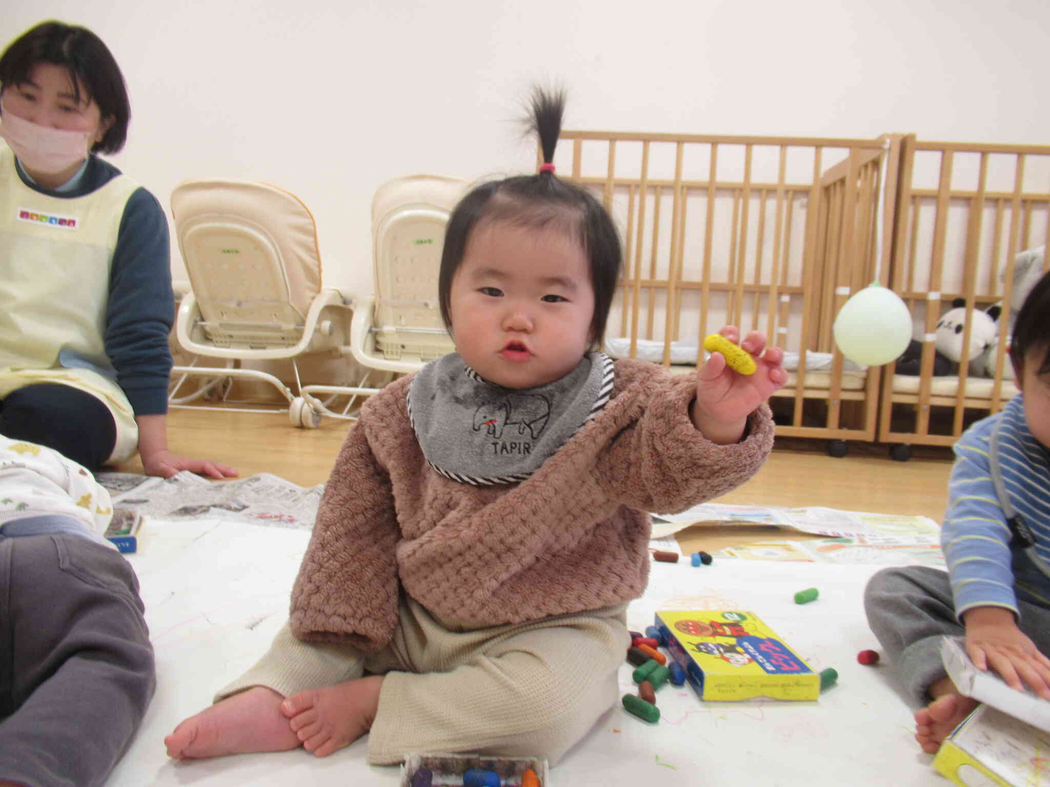 黄色のクレパスがお気に入りかな?