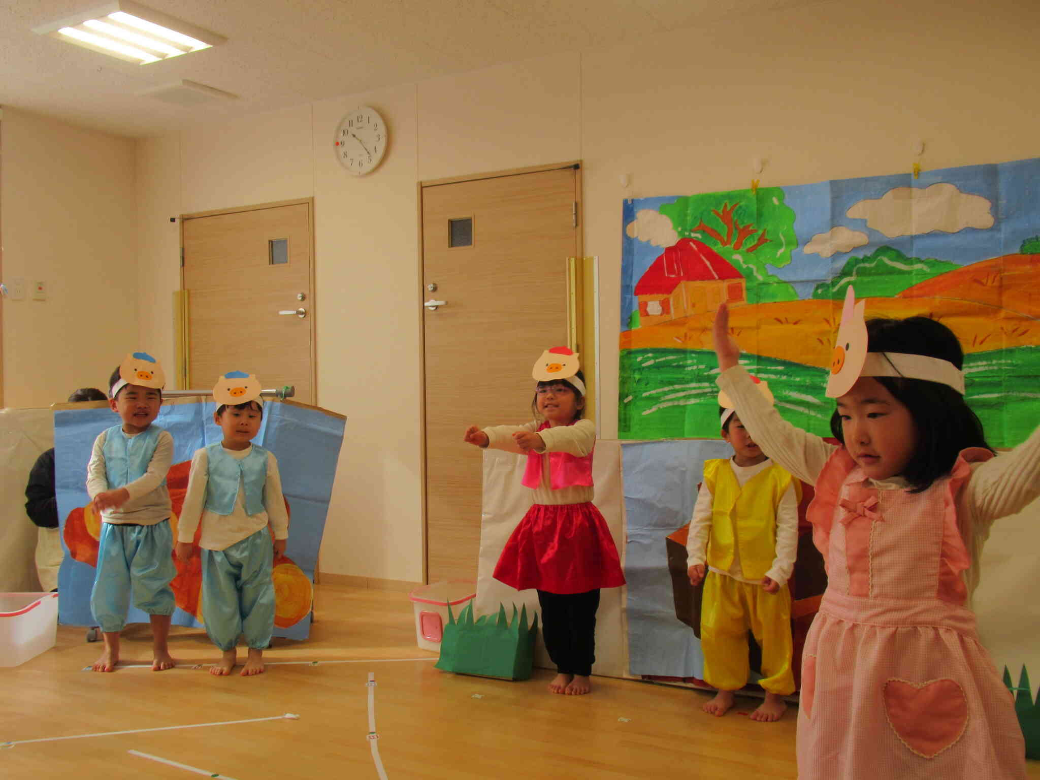 劇「3匹のコブタ」みんなで練習頑張ってますよ