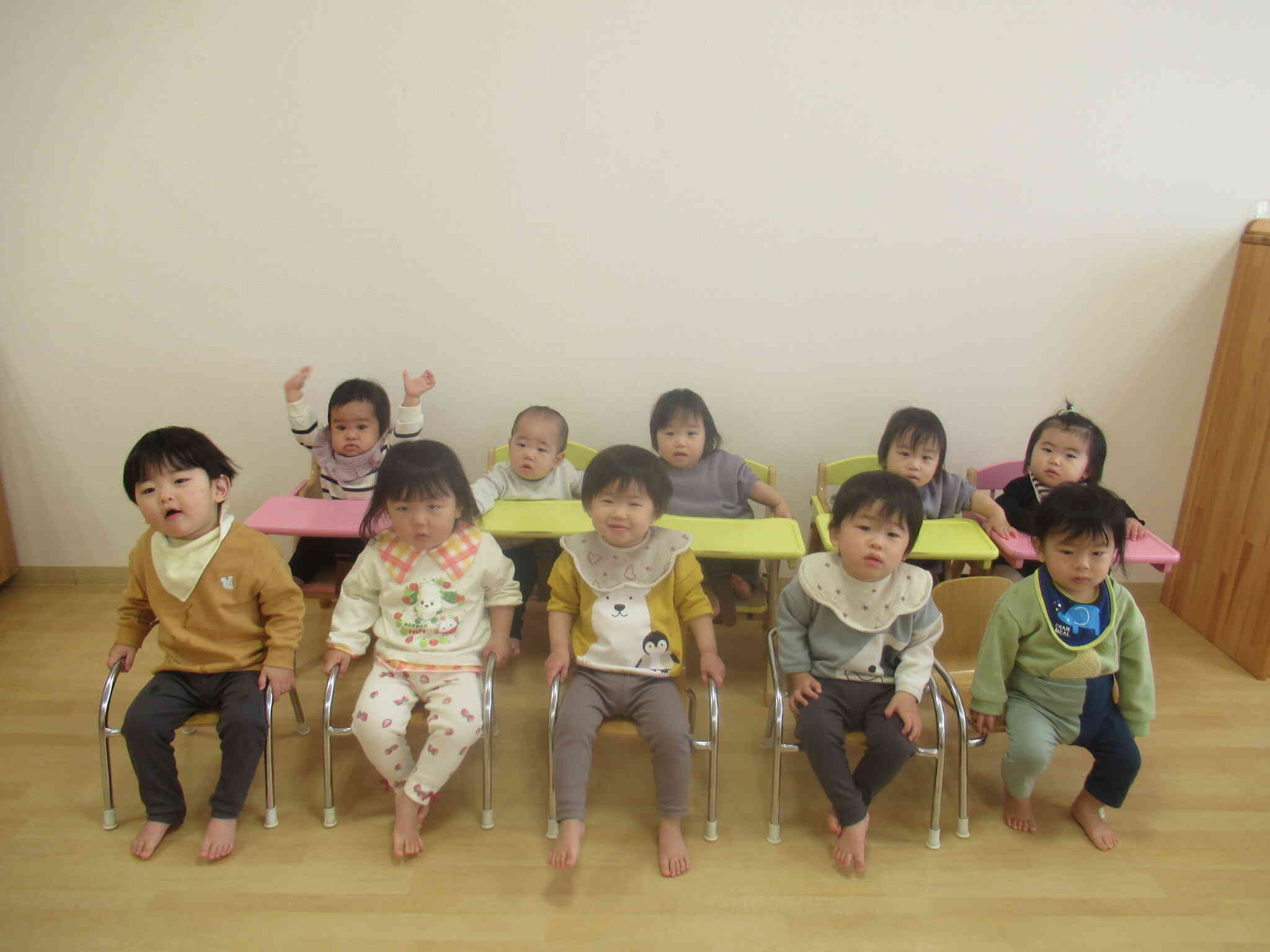 みんなで写真撮るよ～　ひよこ組・あひる組・うさぎ組