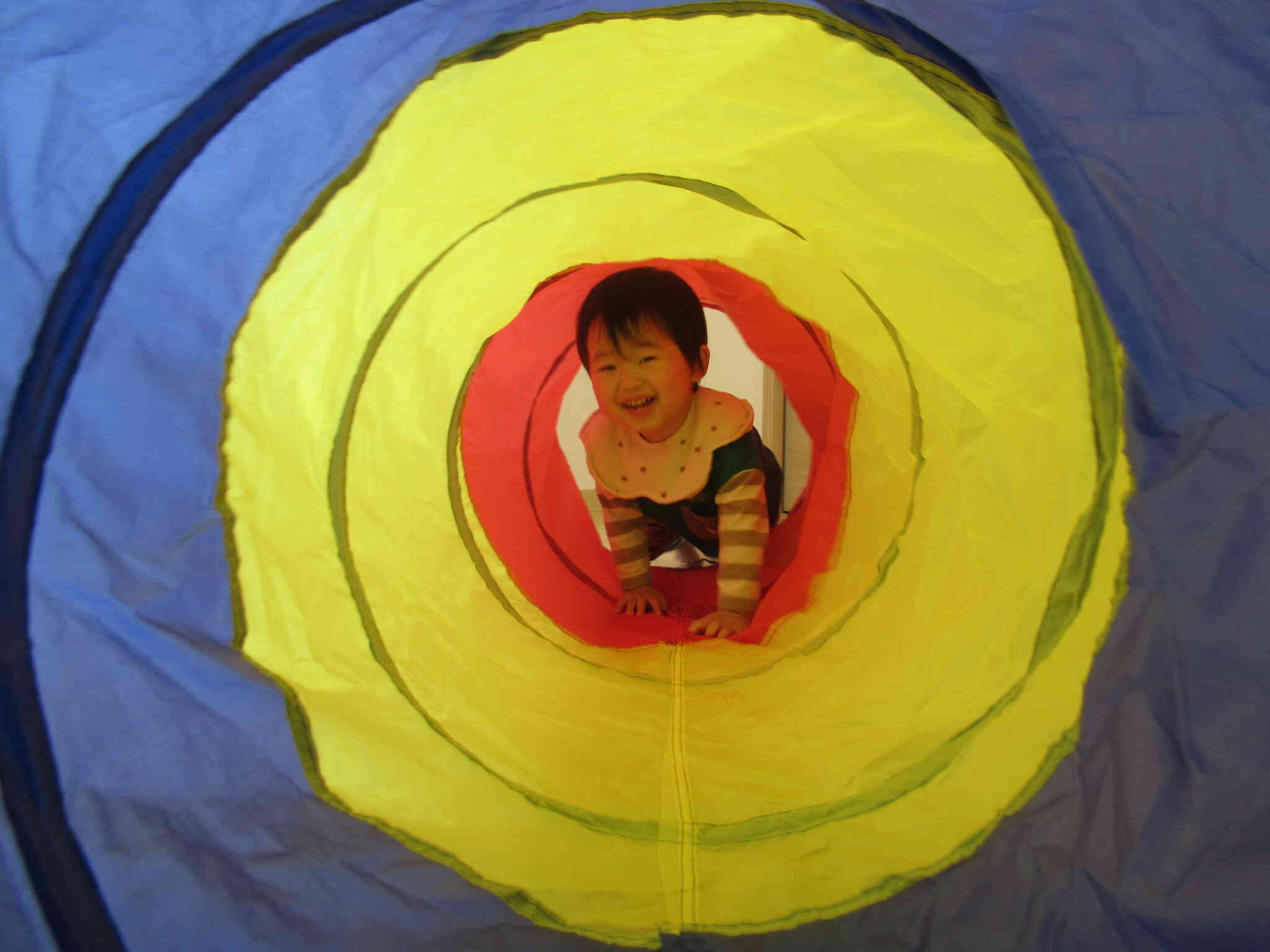 ニコニコ笑顔でトンネルくぐるよ