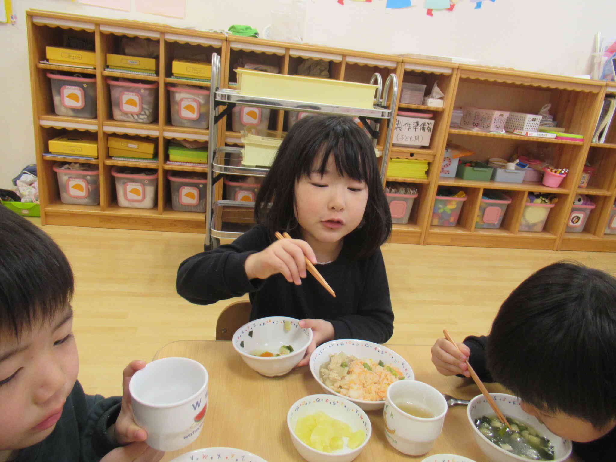 お友だちと一緒に食べるから美味しいね
