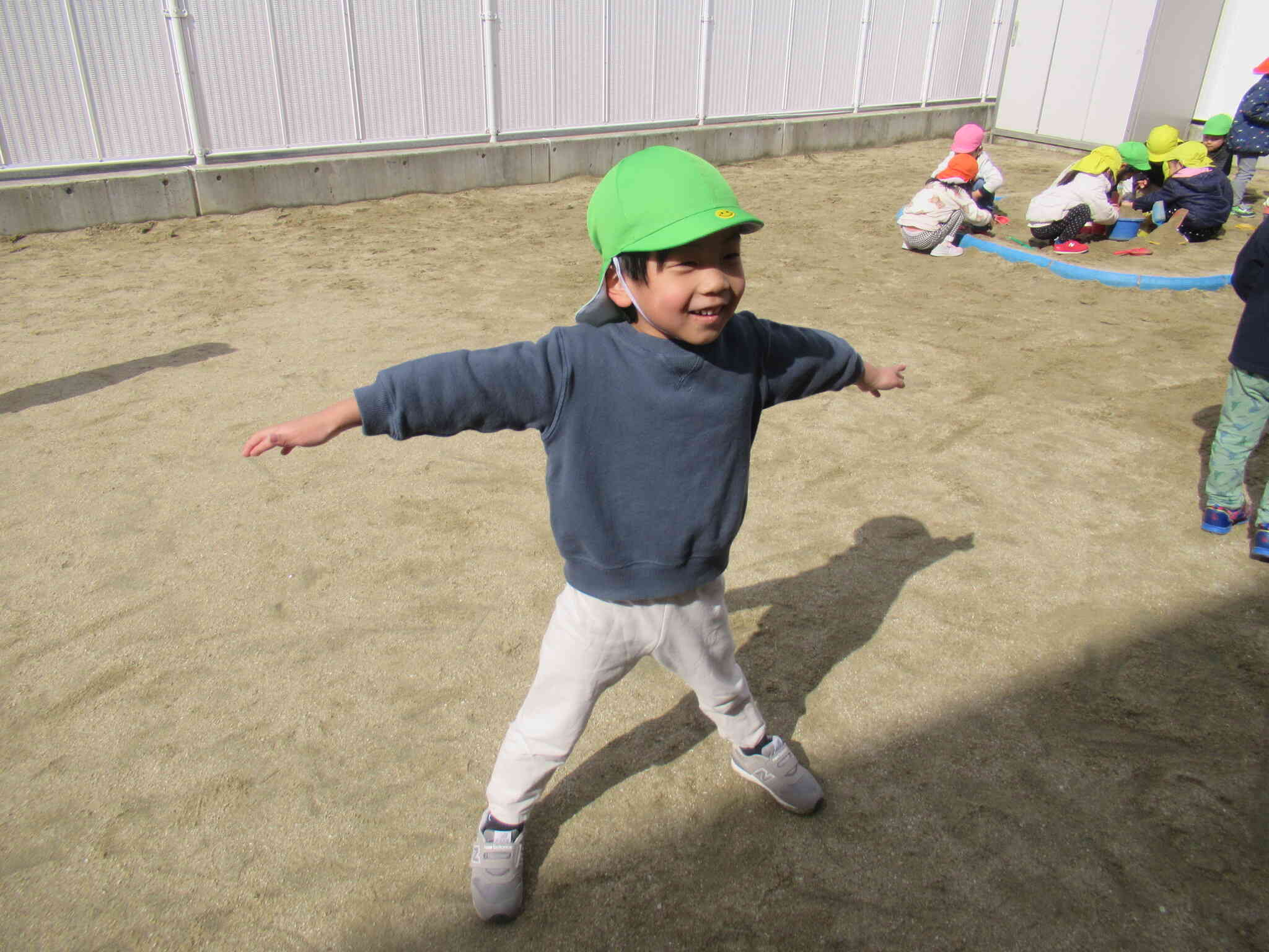 お天気がいいとみんなの影も映って面白いよね