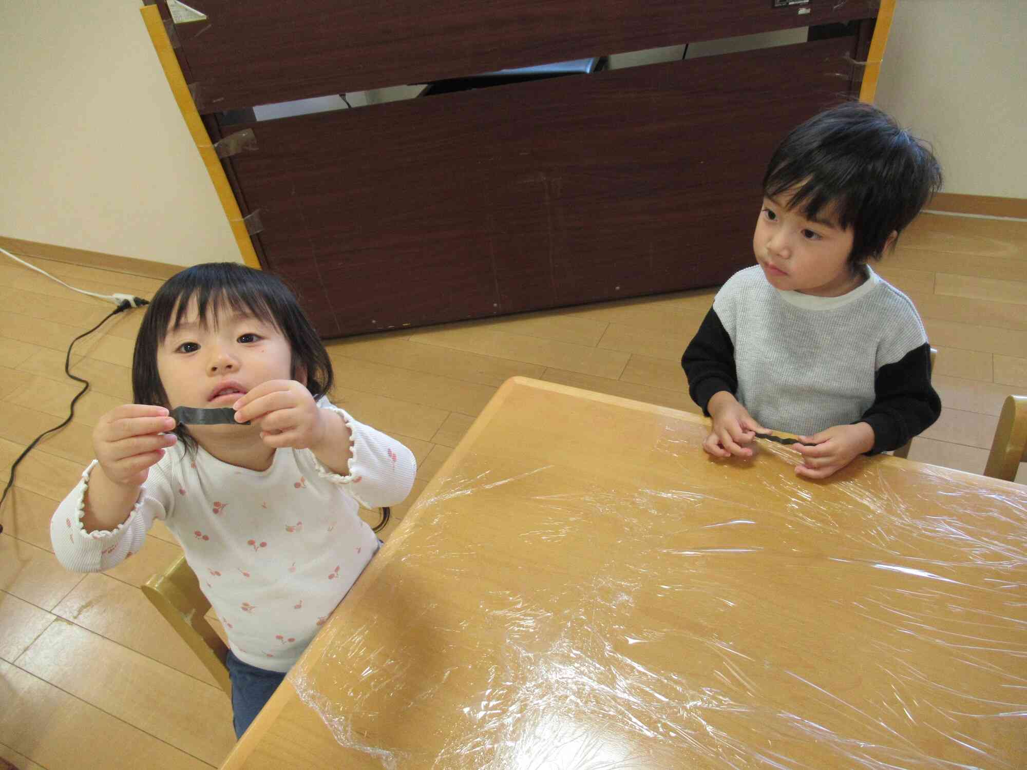 2歳児さんも嬉しそうに昆布を見せてくれましたよ♪