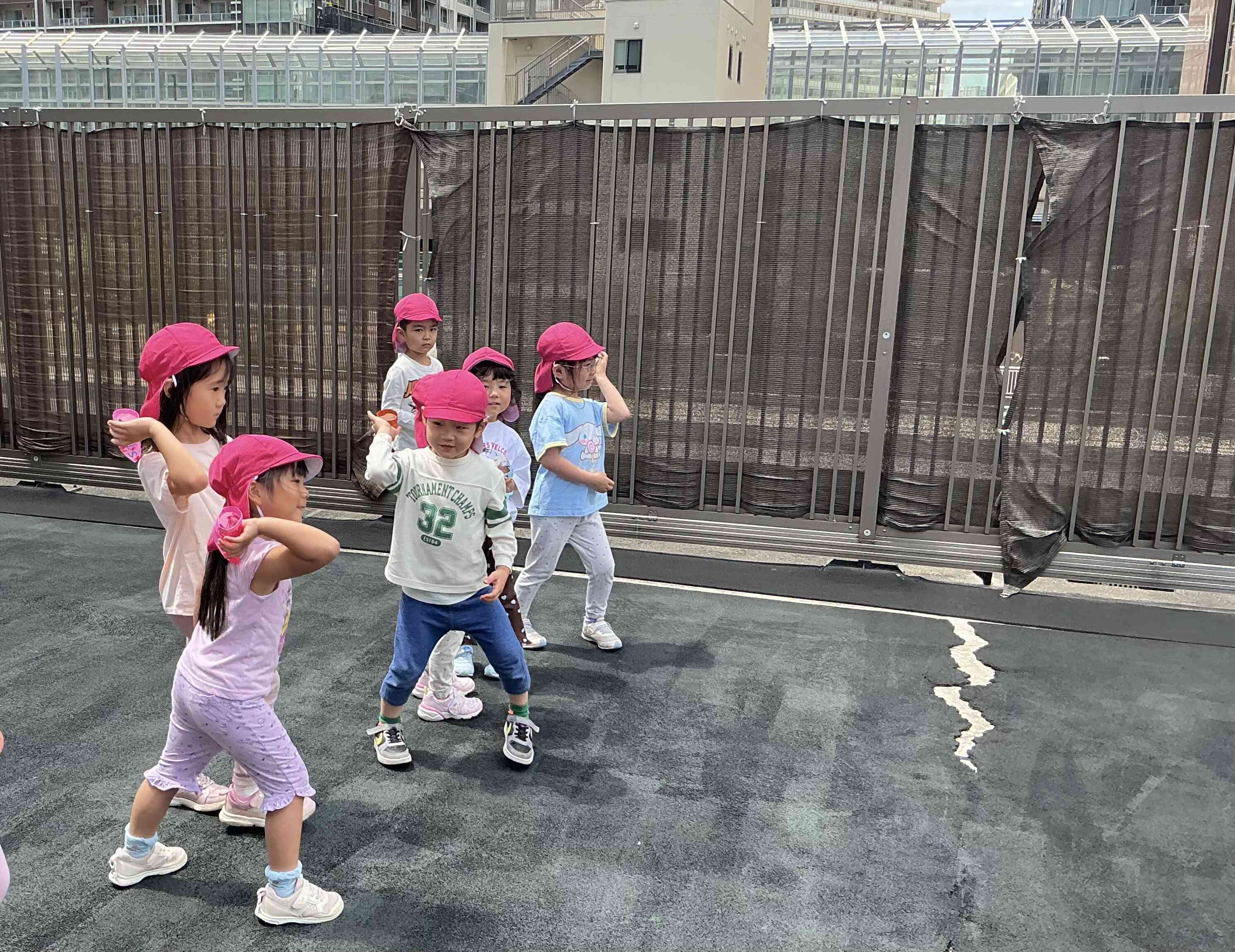 紙飛行機をとばそう!(4歳 きりん組)