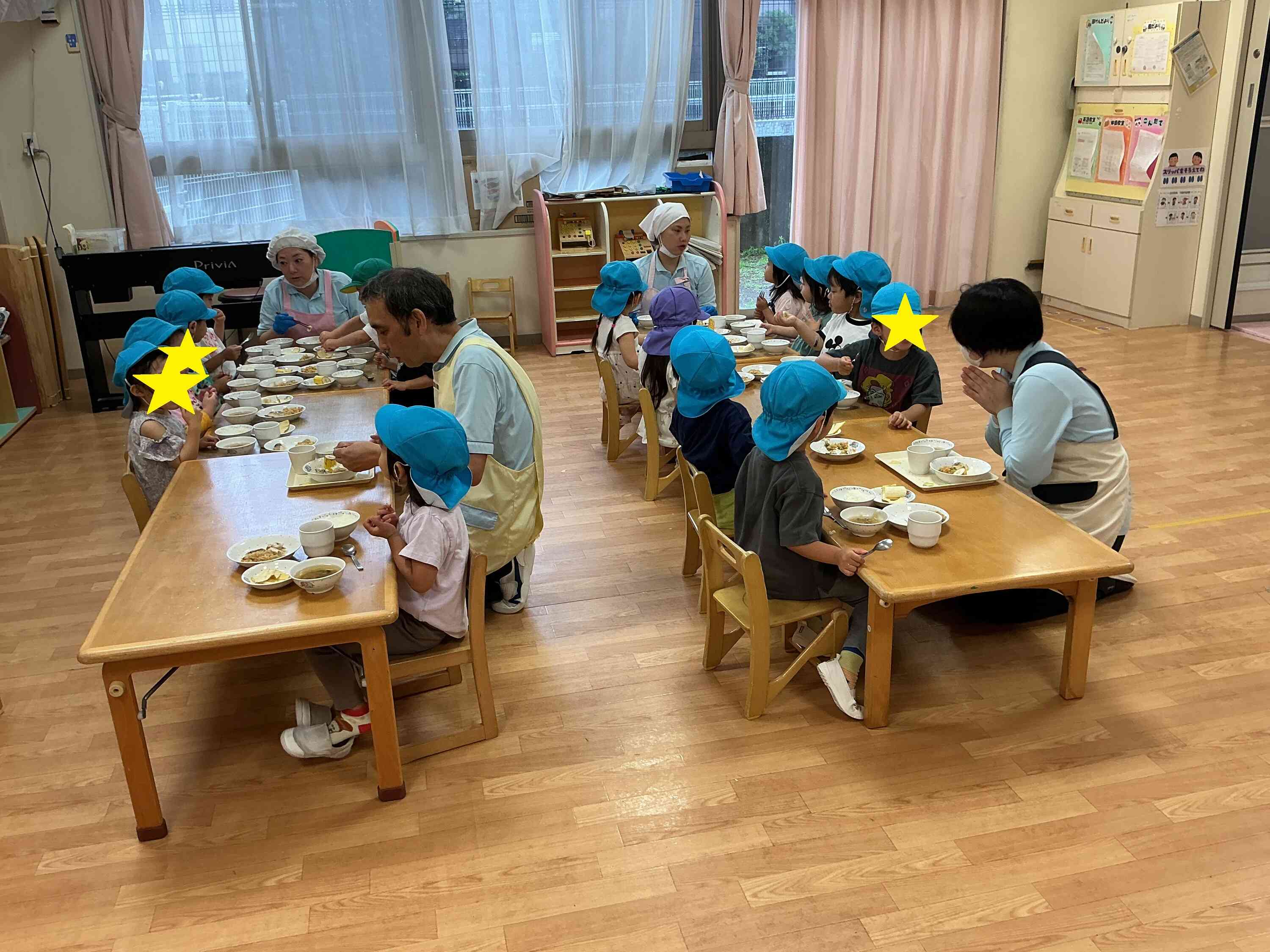 みんなでいただく食事は楽しいし、おいしいね♪