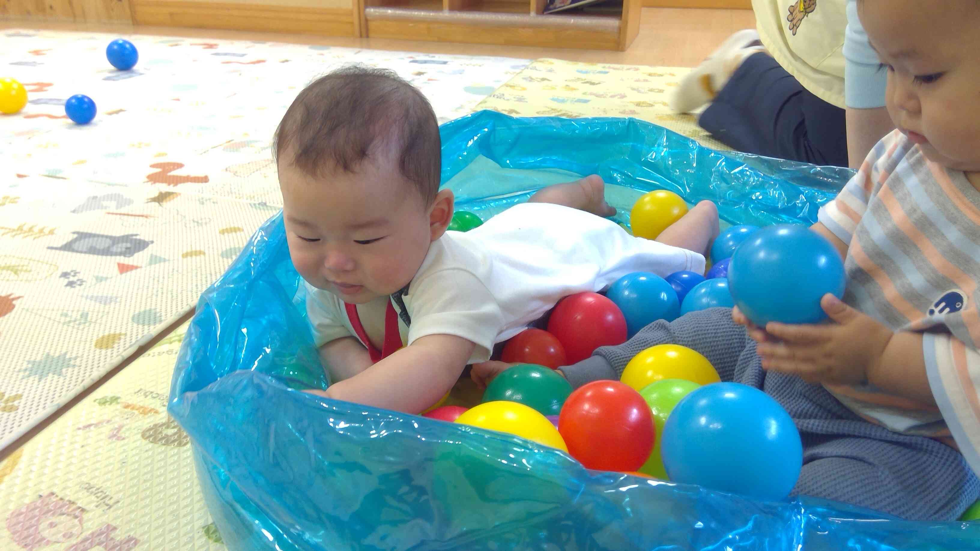 ボールで遊ぼう♪