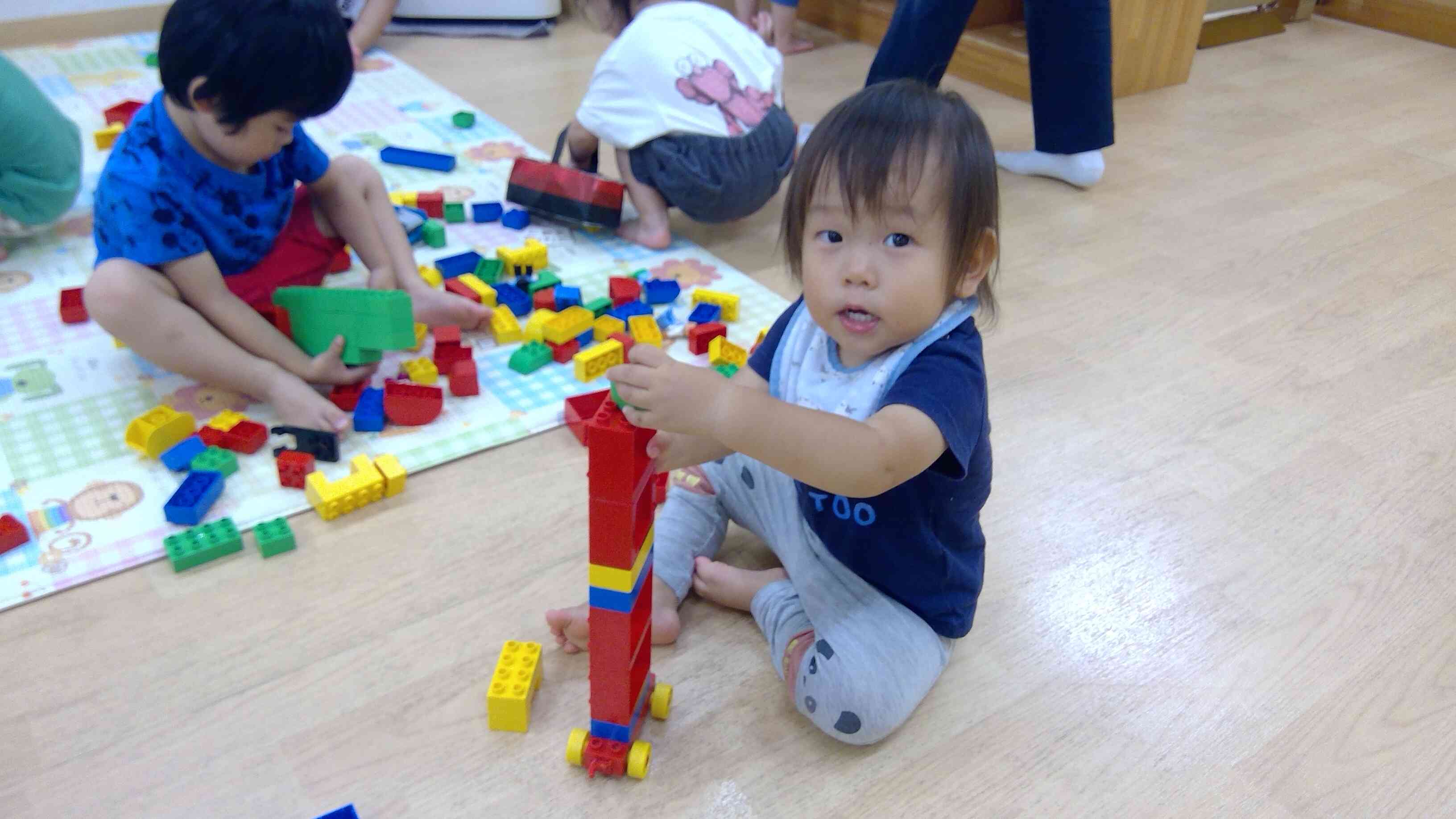 リトミックの後はレゴブロックで遊んだよ！