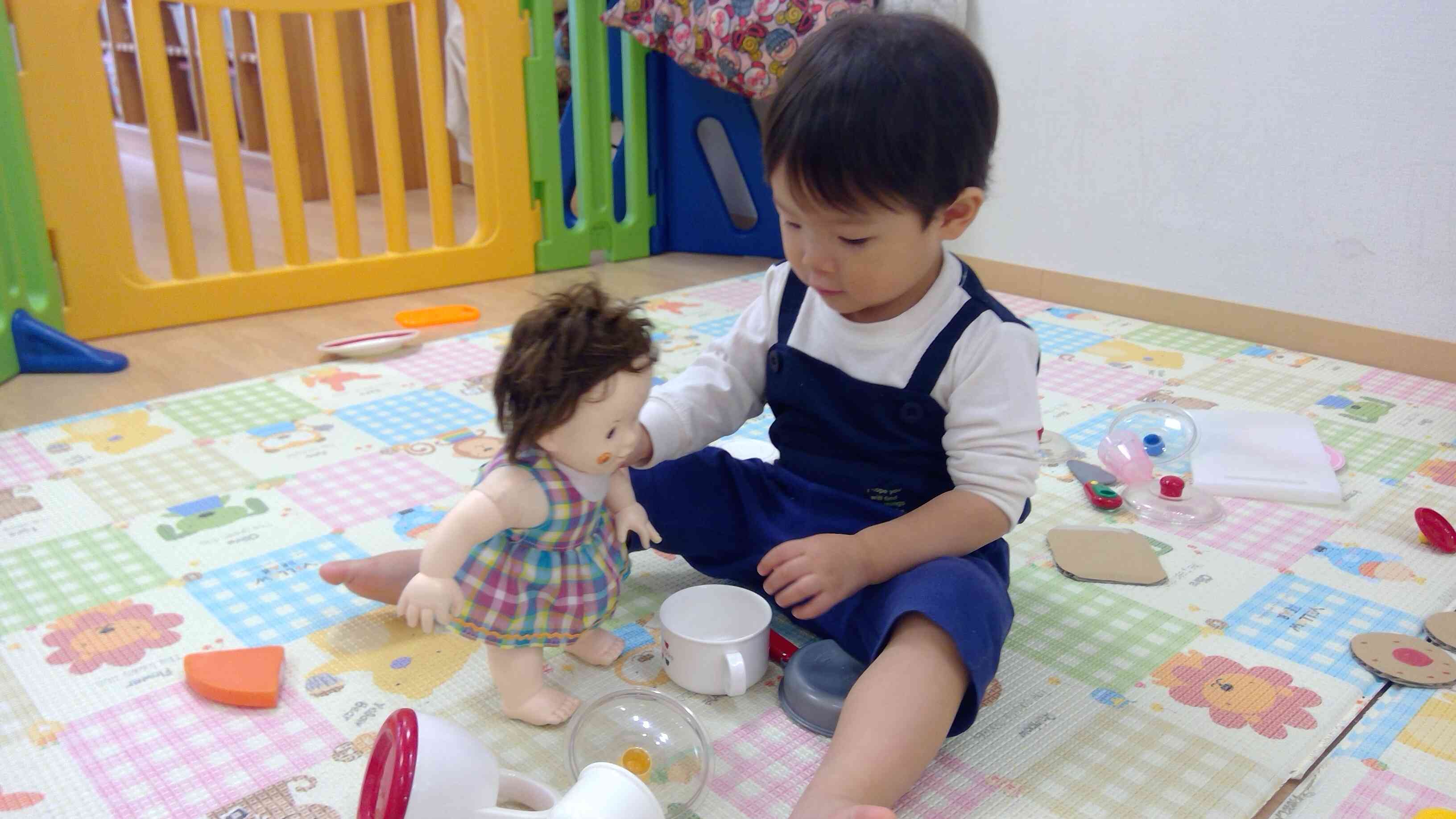 お人形さんのお世話もしなくちゃ