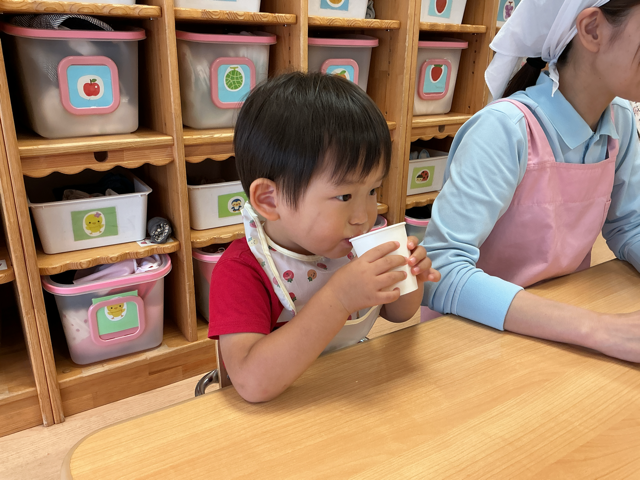 牛乳も紙コップで飲みました!