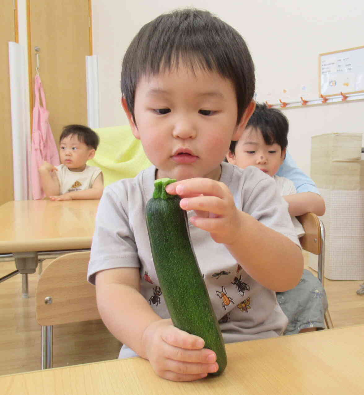 これ、ズッキーニかな～