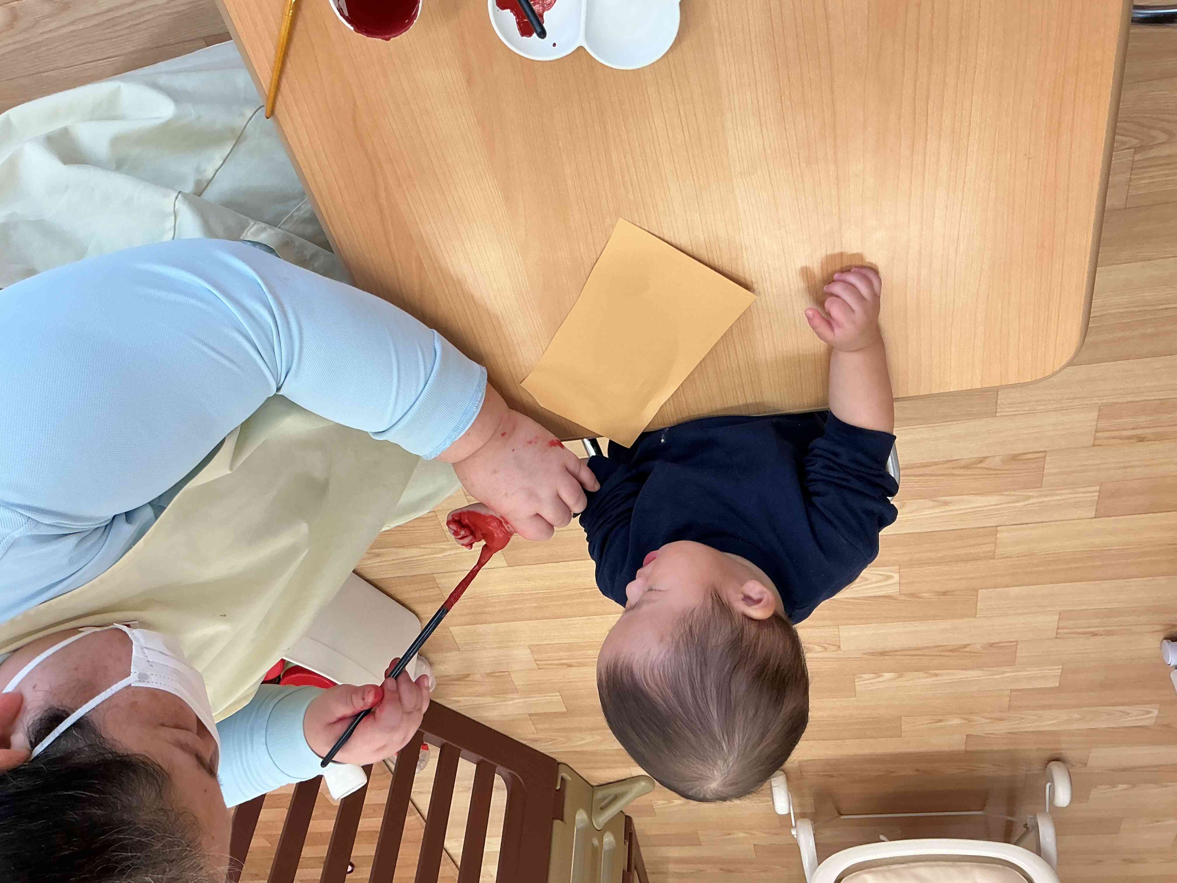 絵の具の感触、不思議だな。