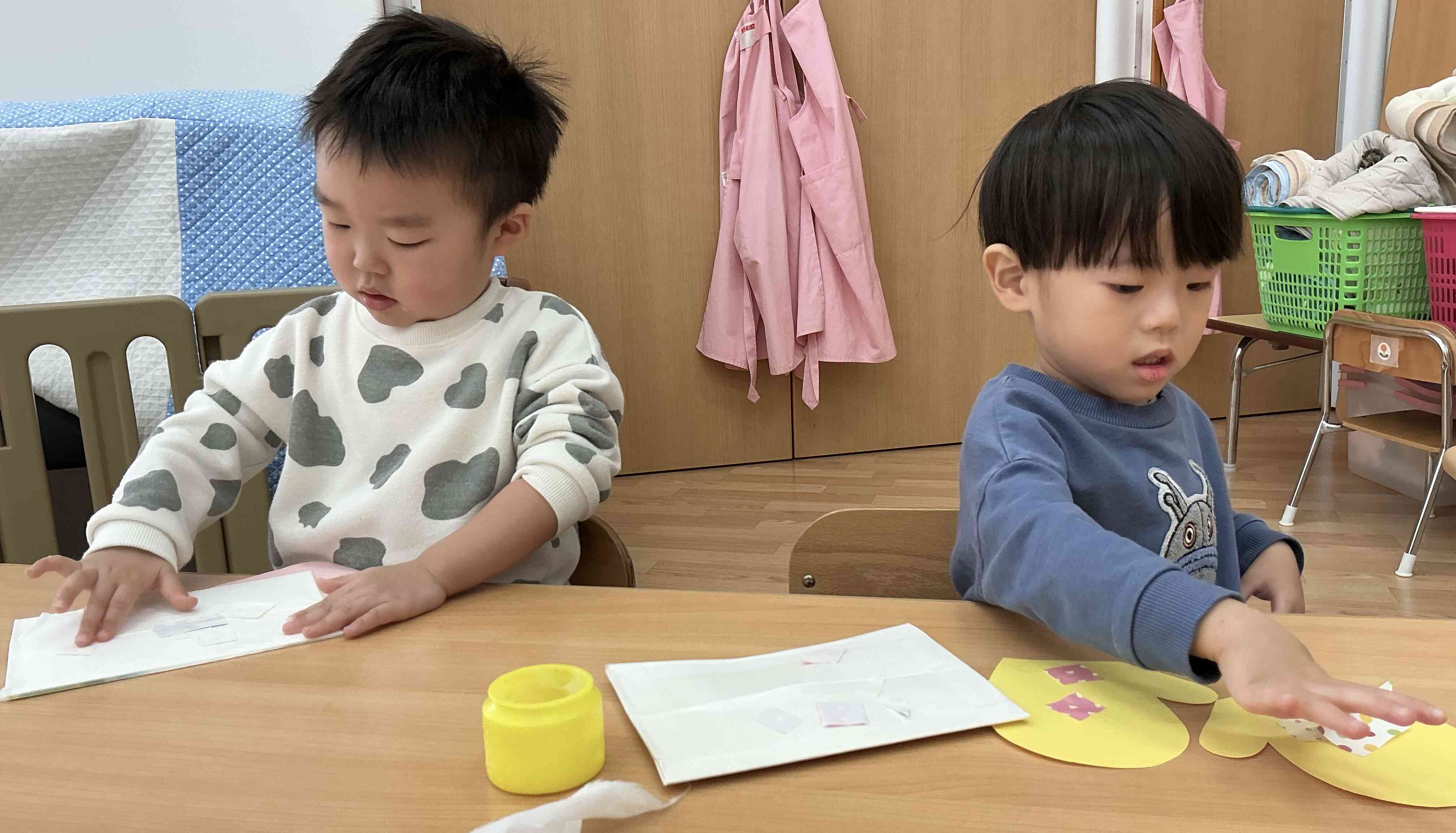 どこに貼ろうかな?