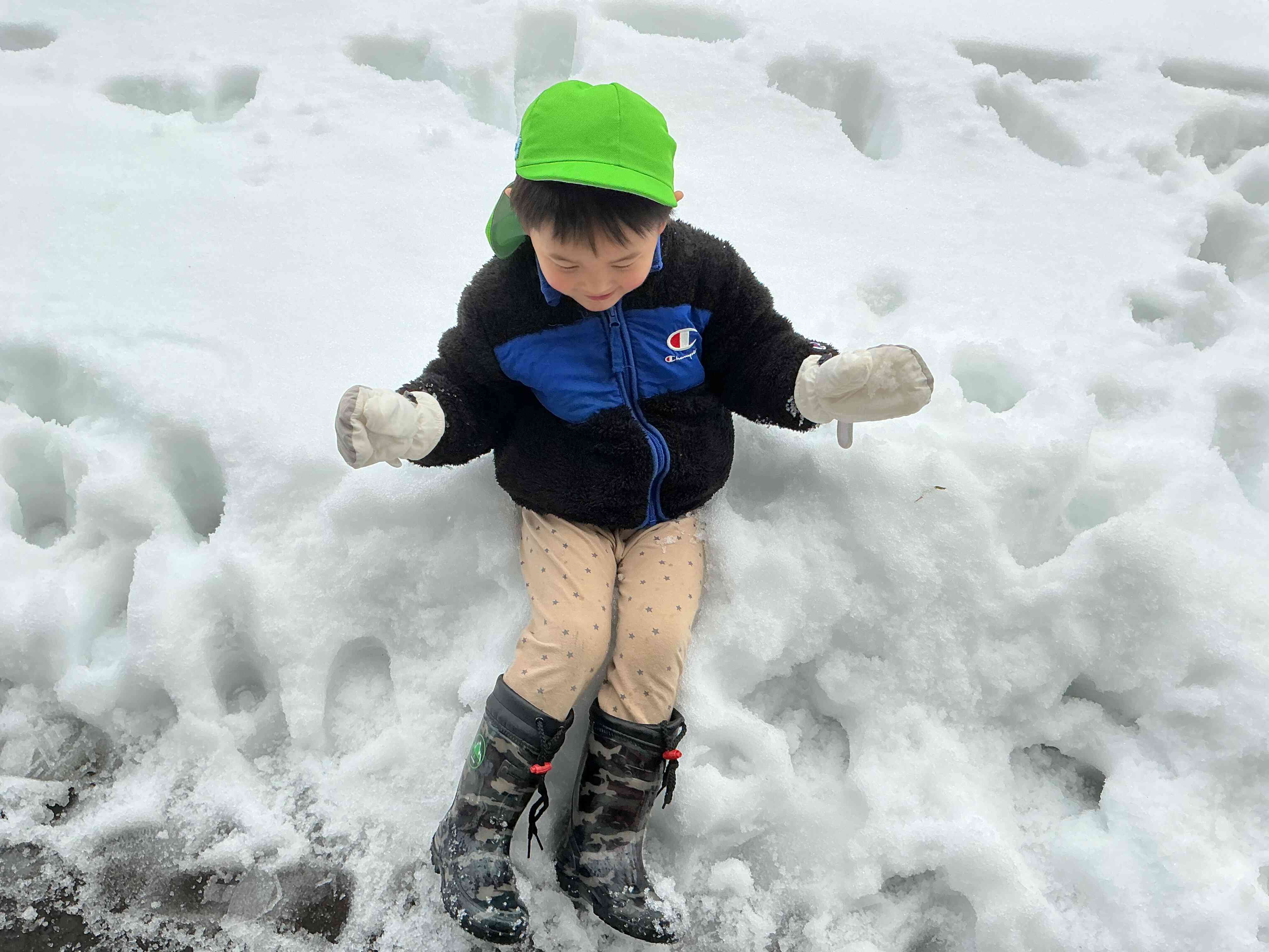 雪をイスにしてみよう!