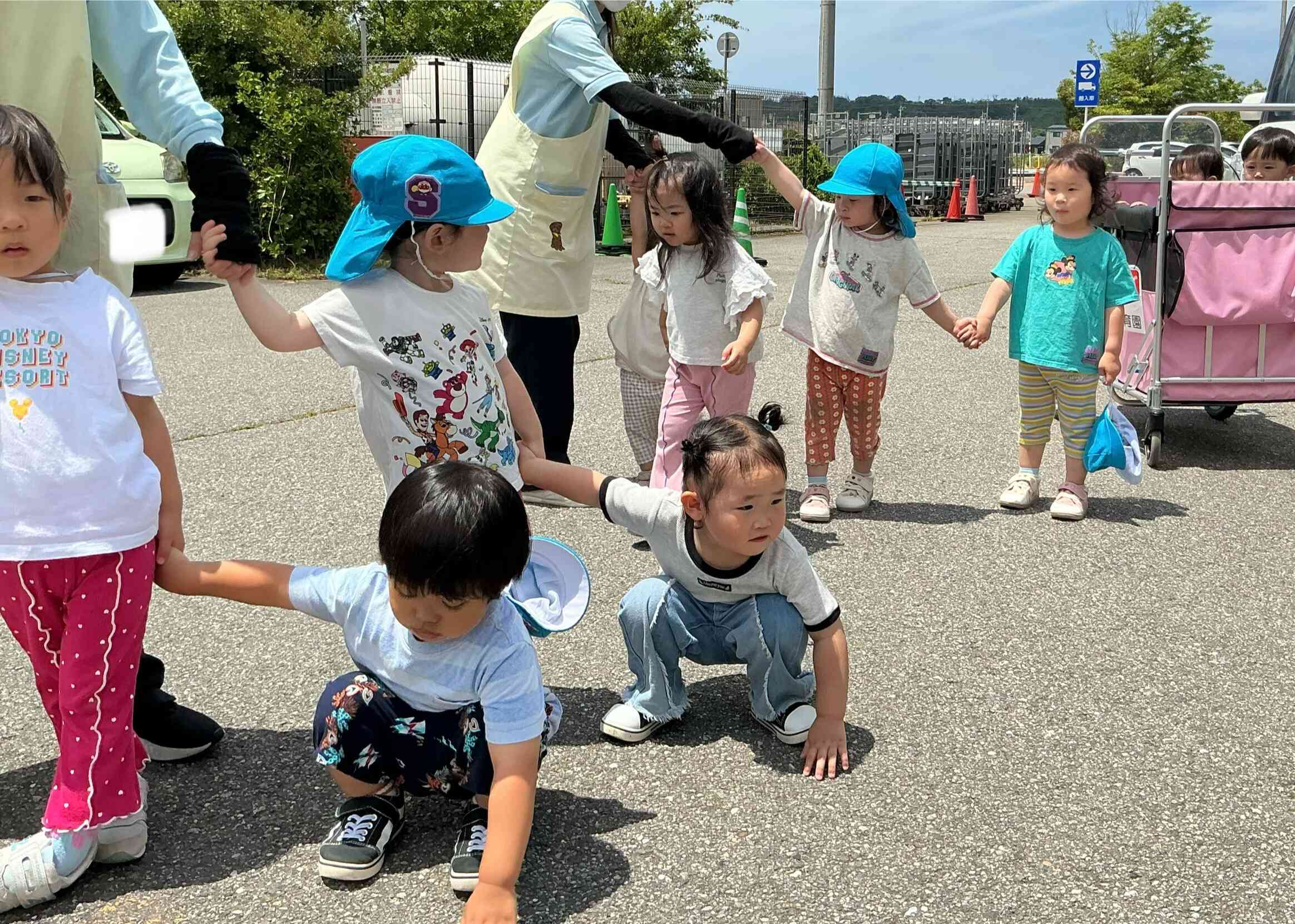天気が良い日はお散歩へ♪（あひる組、うさぎ組）