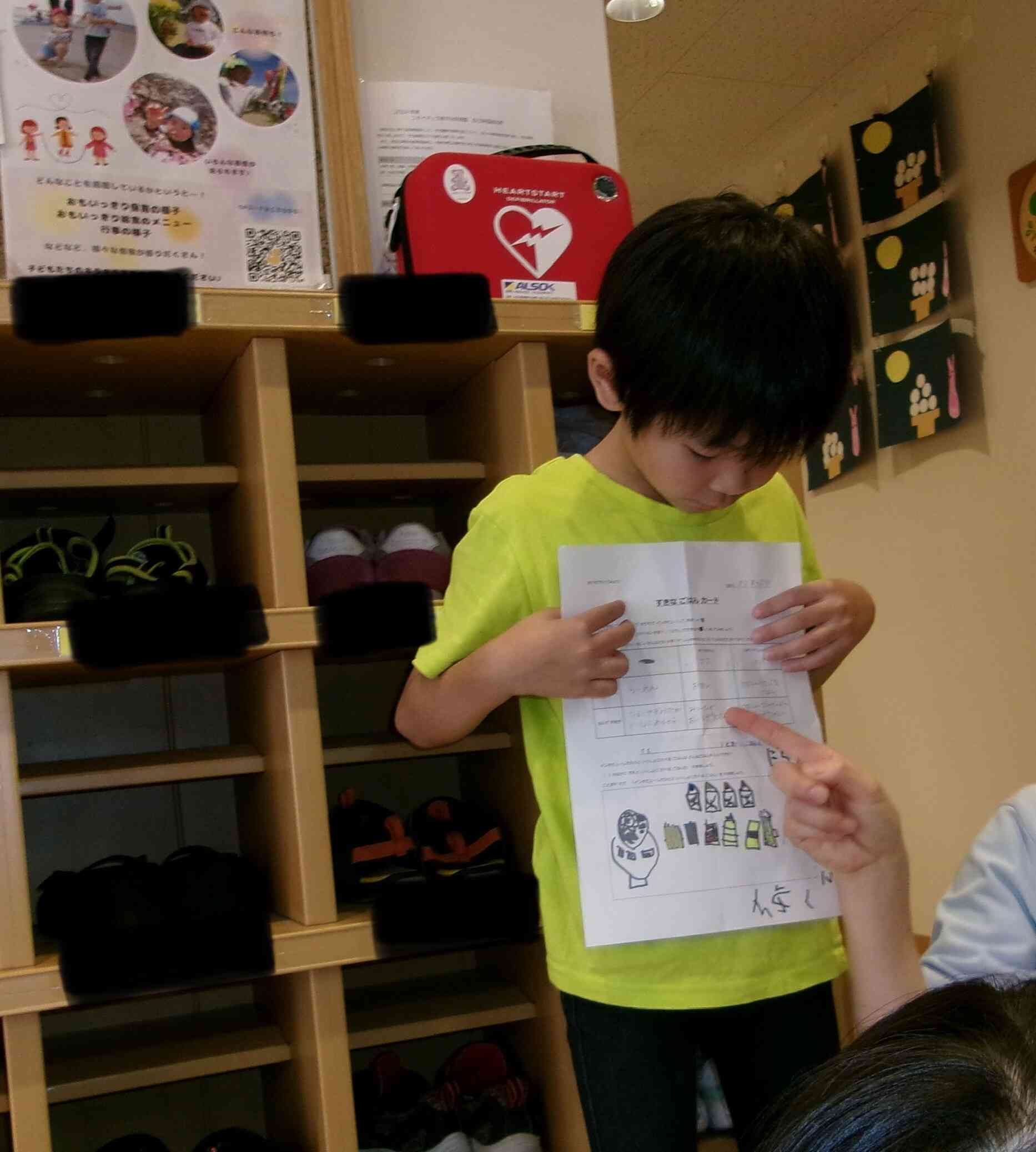 真剣な表情で答えていました♪