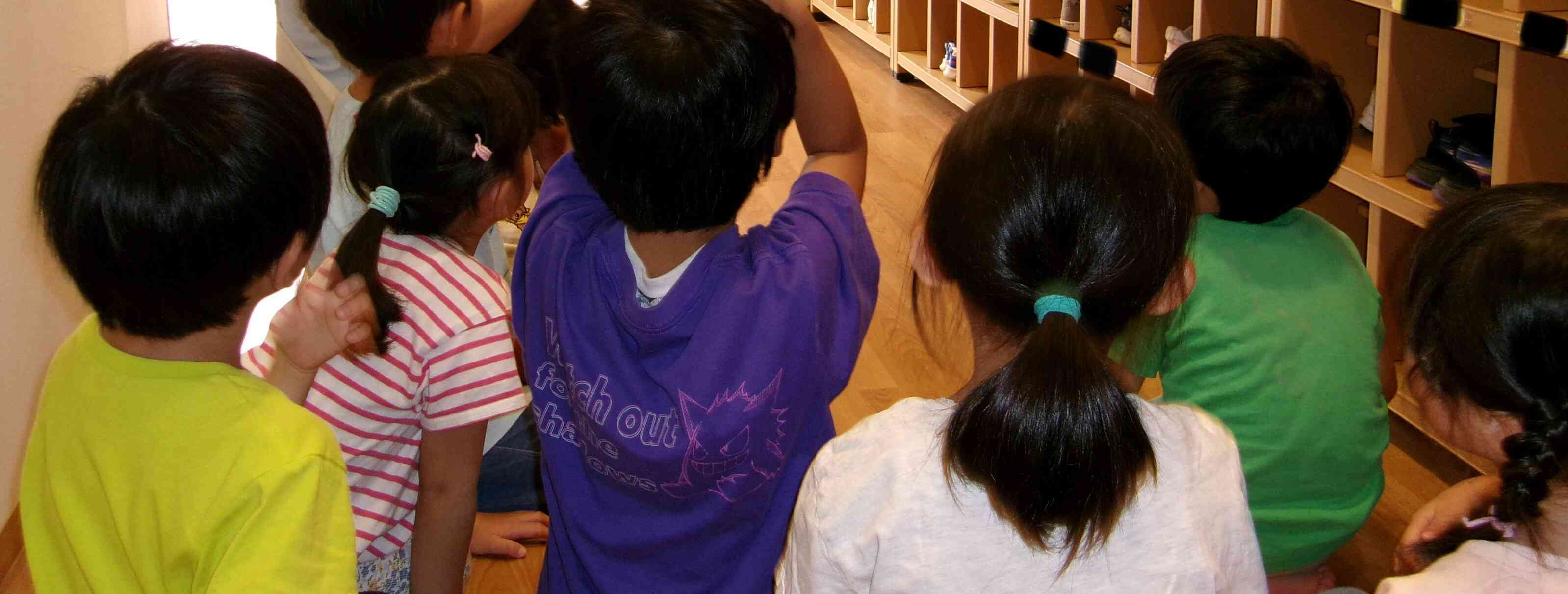 友だちの発表も真剣に。