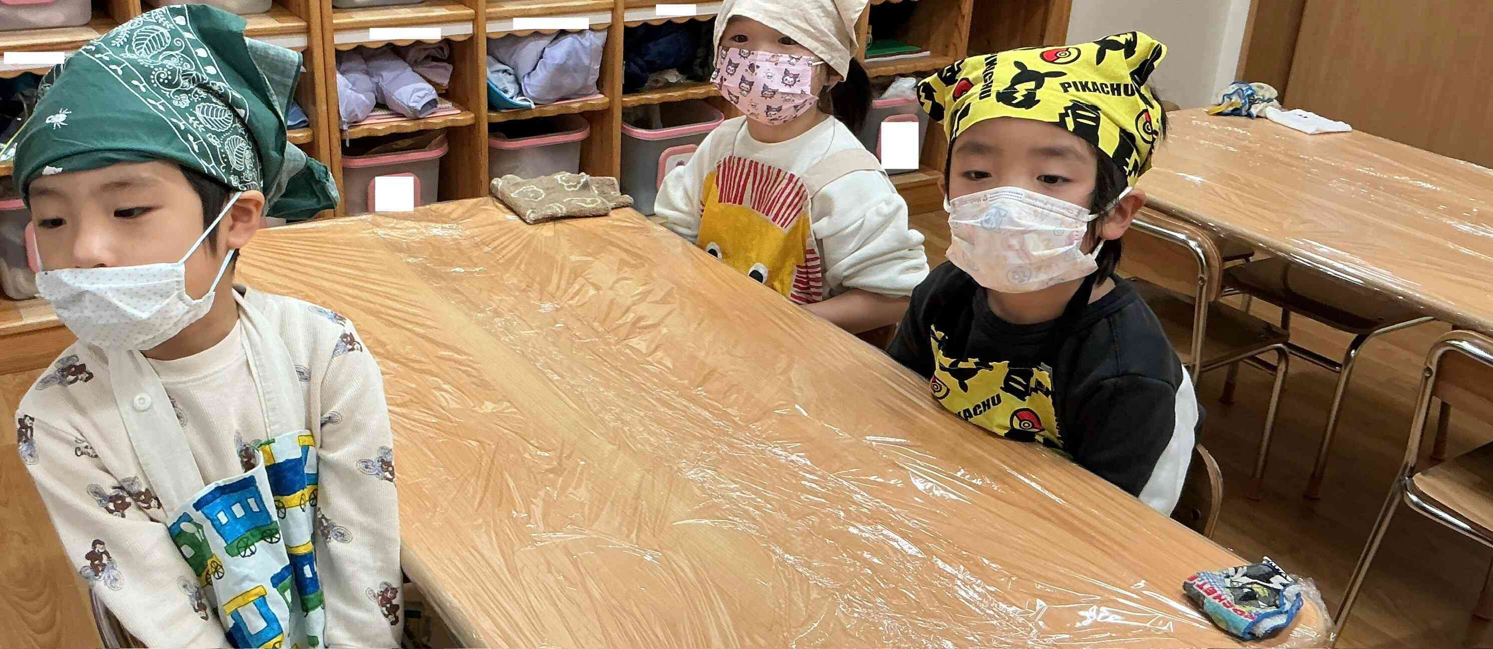 4歳児・ぱんだ組さんも真剣な表情で聞いてます！