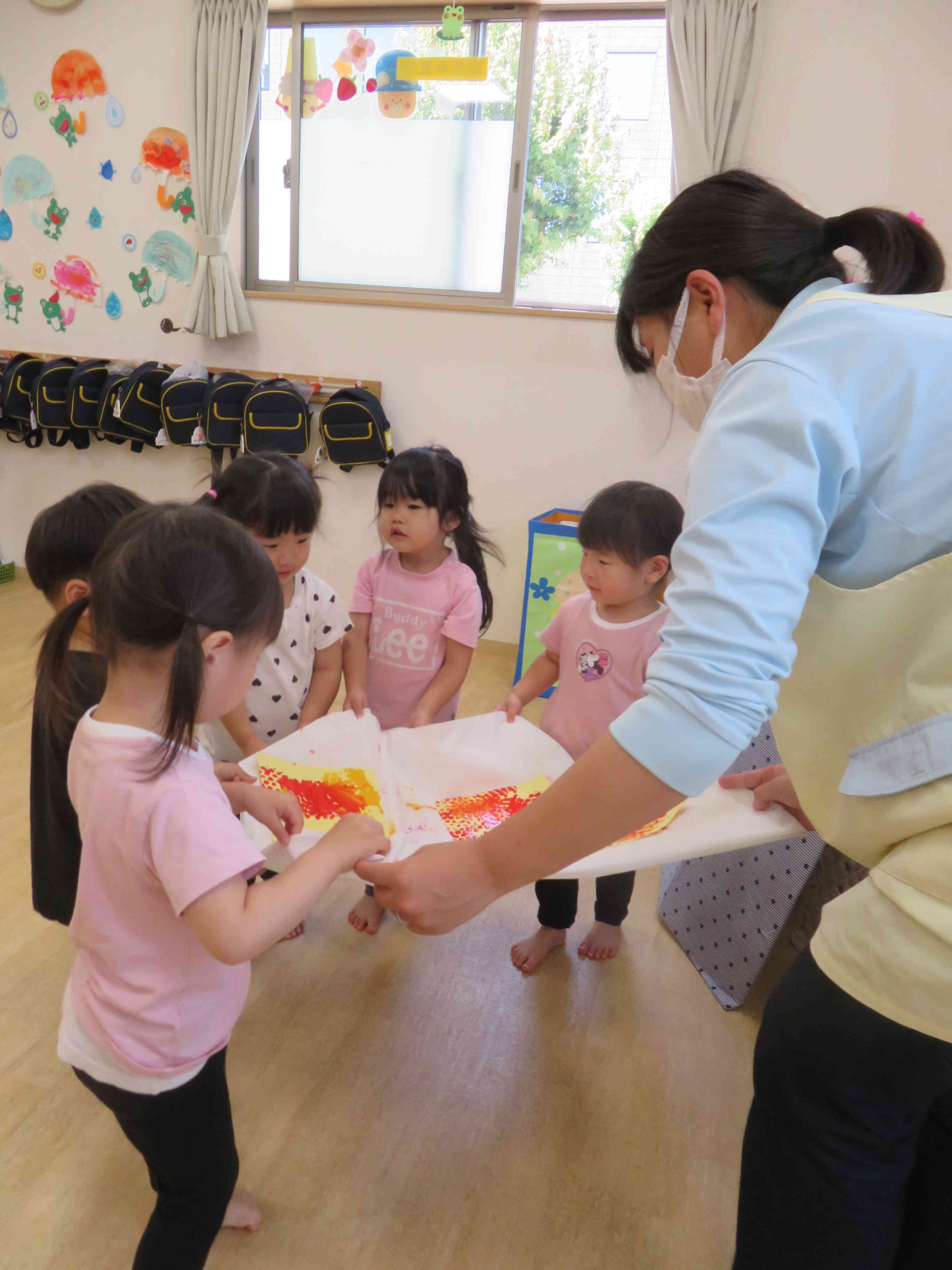 みんなで運ぼう！よいしょ！よいしょ！