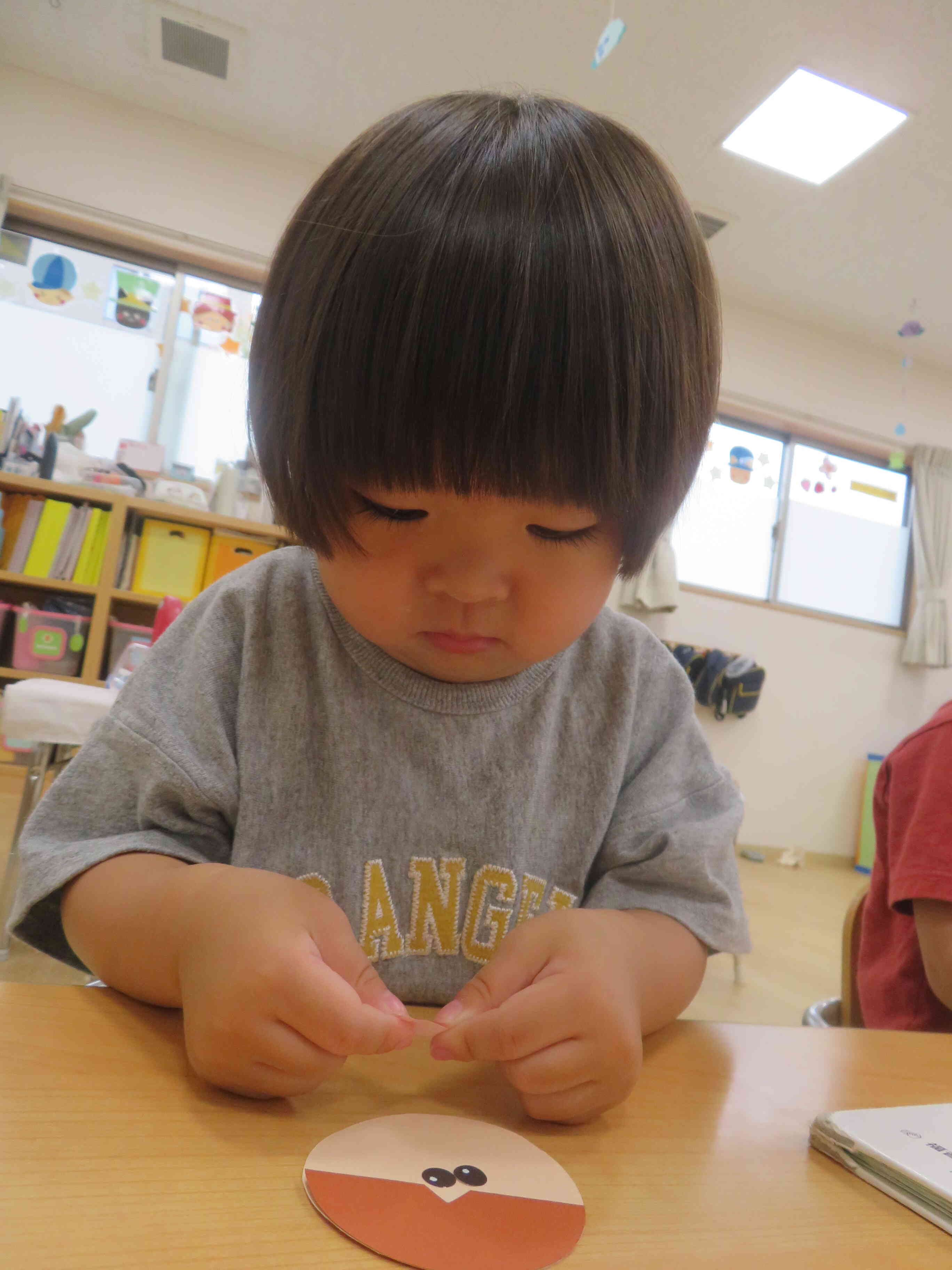 よーく見て…ぺったん！