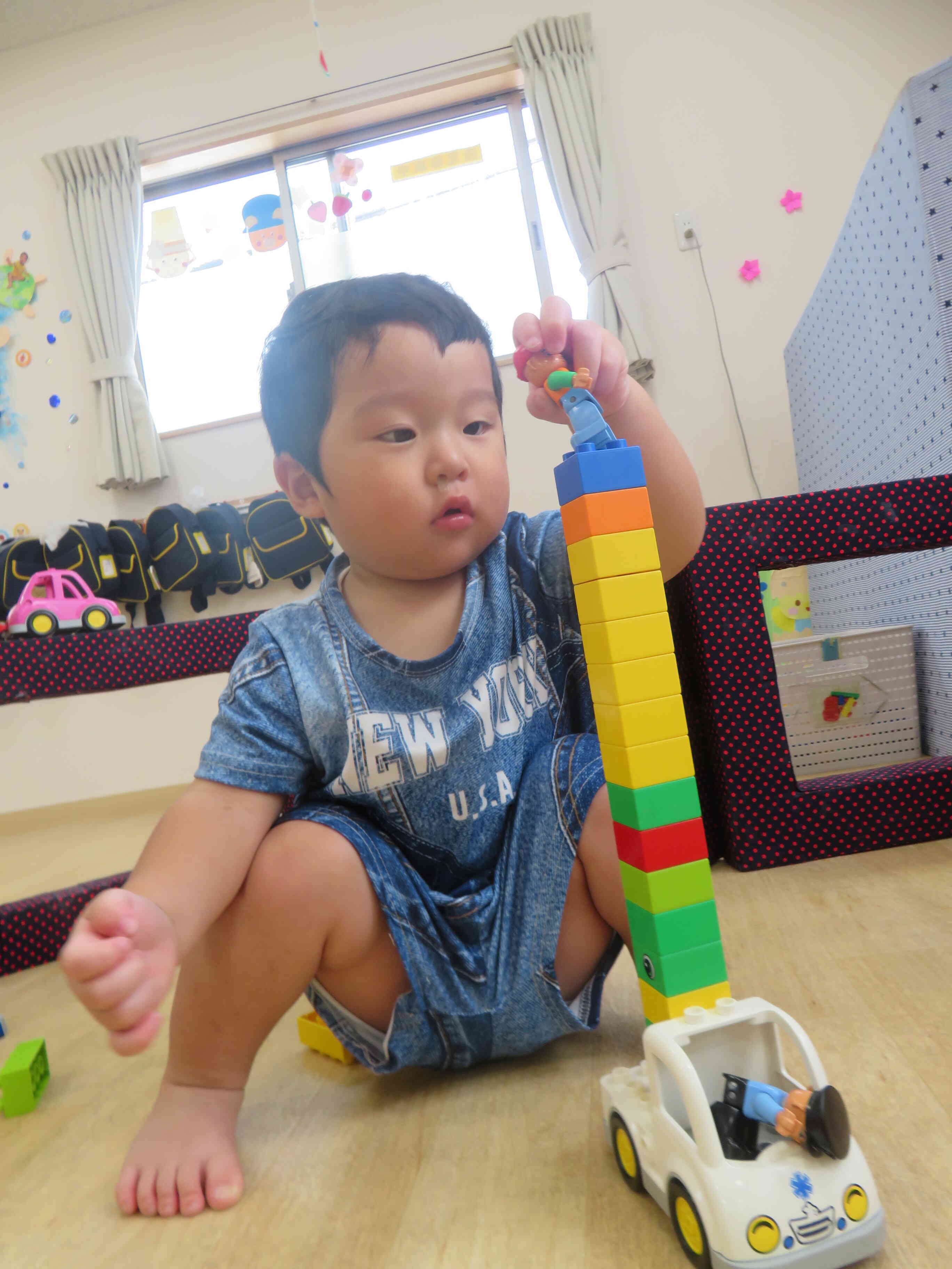 高く積んで…真剣です。