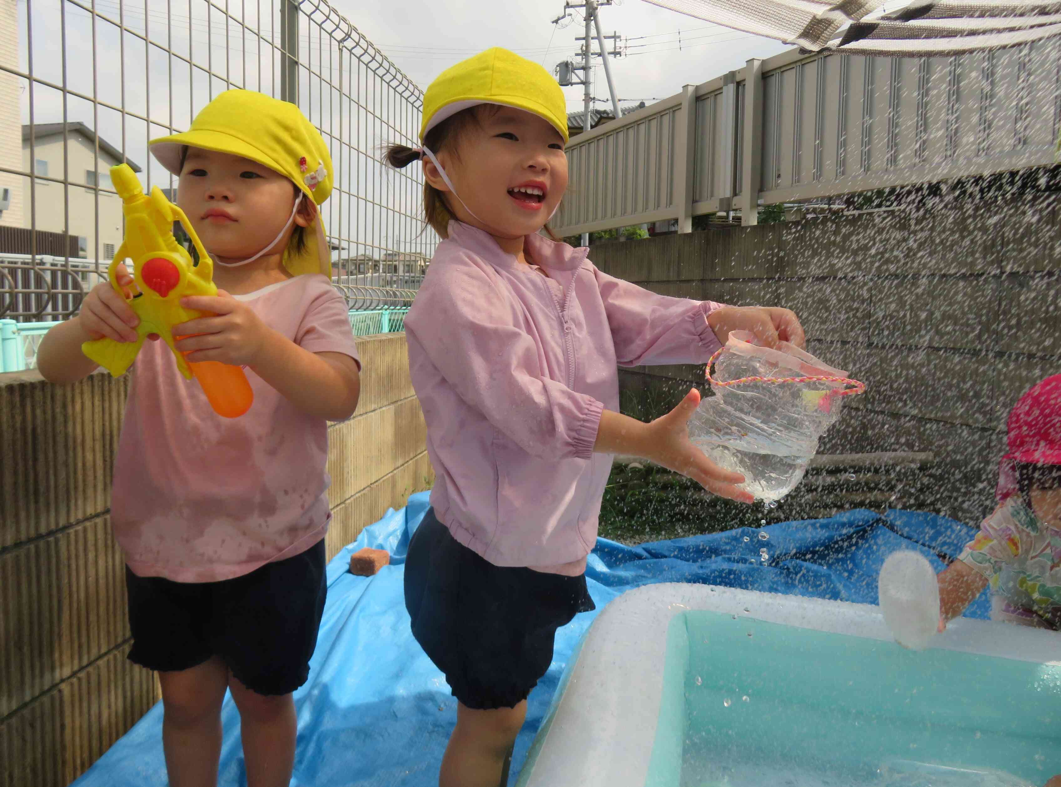 今日も元気に水遊び♪