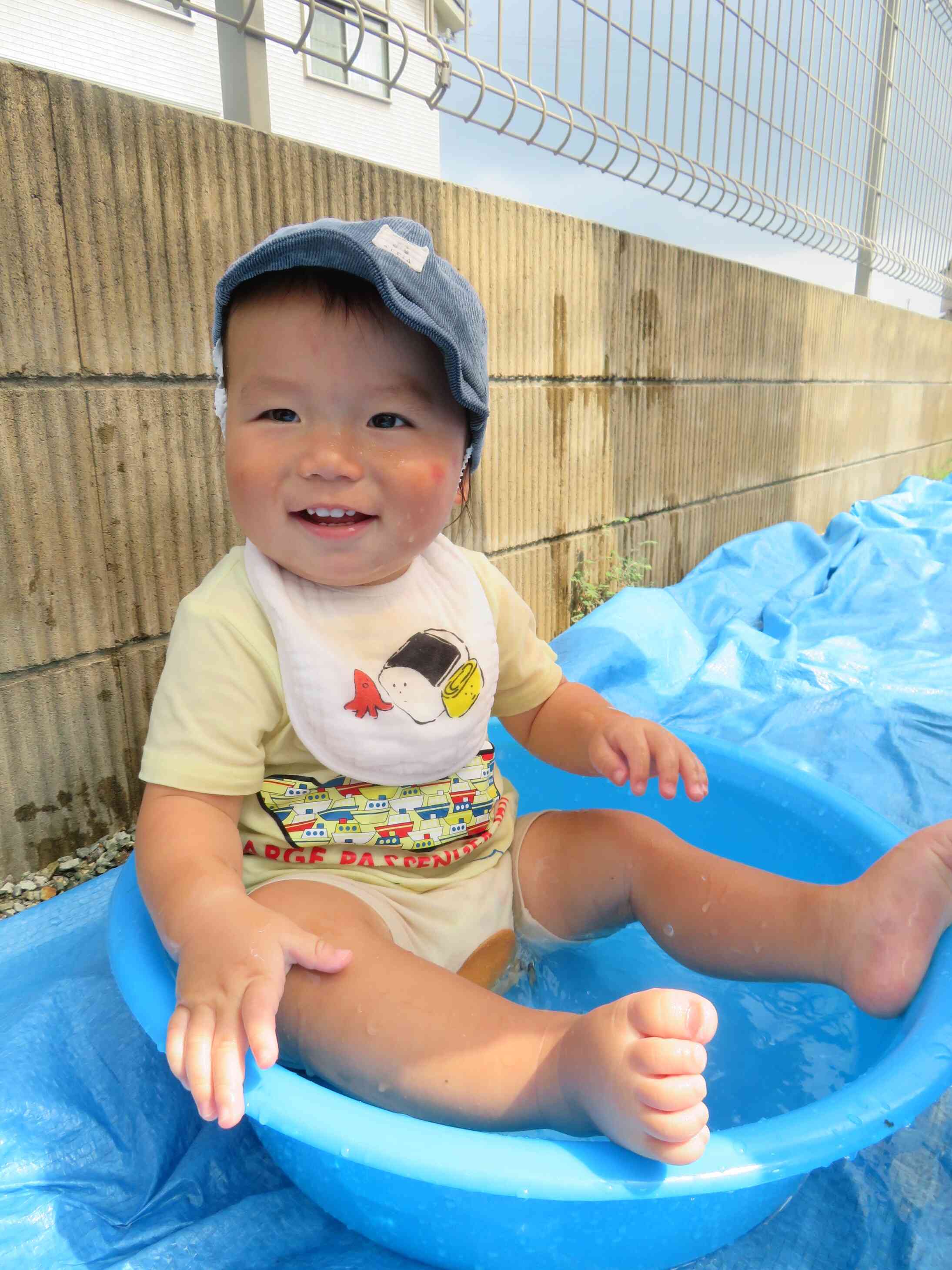 プカプカ～！お水遊びあと何回できるかな♪
