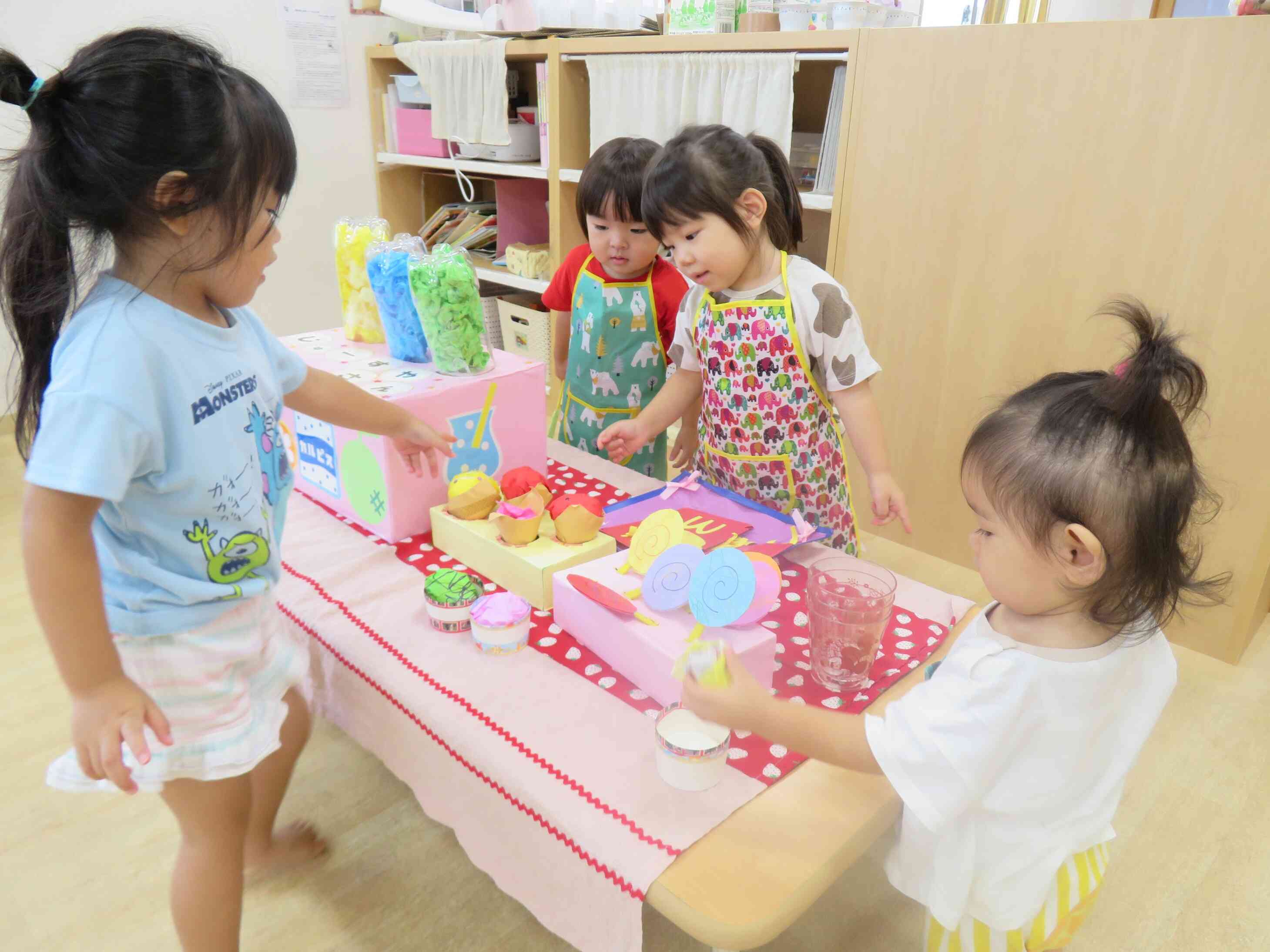 いらっしゃいませ～！商売繁盛です♩