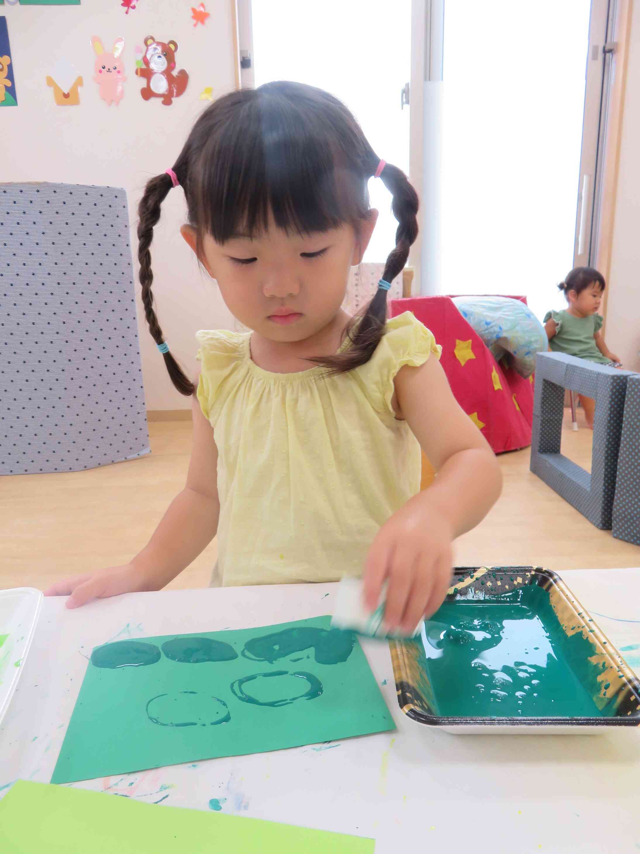 廃材を使った製作中…何なるのでしょうか♩